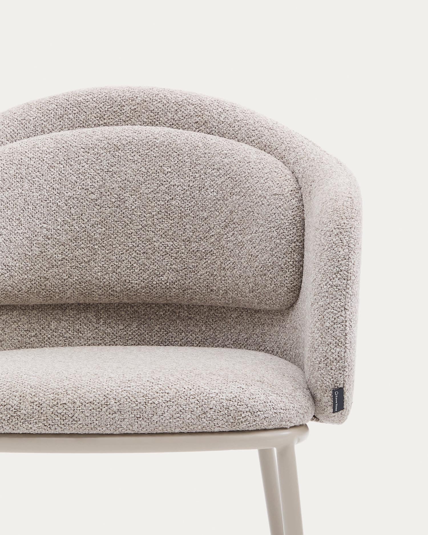 Stuhl Minda aus beiger grober Chenille Stahlbeine mit beigem Finish FSC Mix Credit in Beige präsentiert im Onlineshop von KAQTU Design AG. Stuhl ist von Kave Home