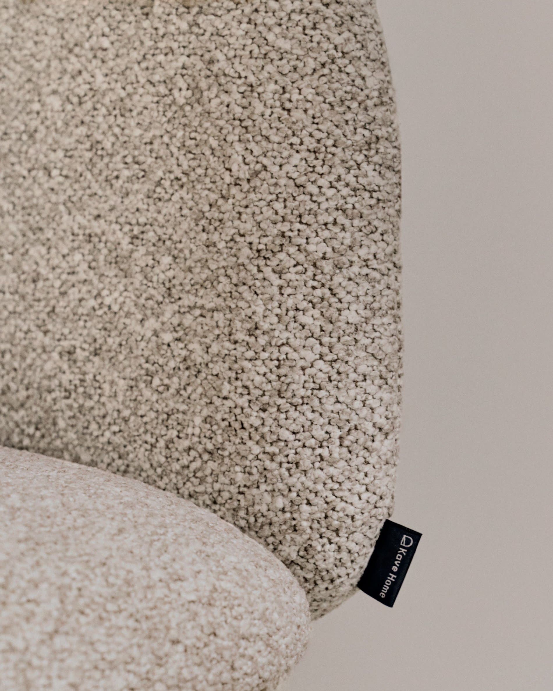 Stuhl Minda aus beiger grober Chenille Stahlbeine mit beigem Finish FSC Mix Credit in Beige präsentiert im Onlineshop von KAQTU Design AG. Stuhl ist von Kave Home