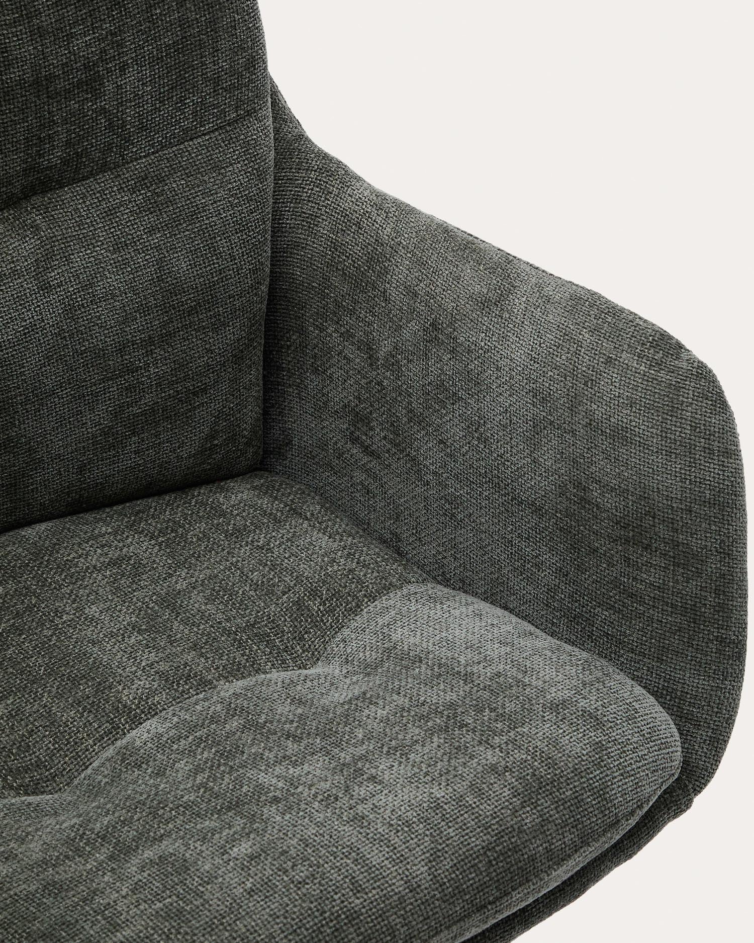 Drehstuhl Lexa aus grüner Chenille und Stahlbeinen mit grünem Finish in Dunkelgrün präsentiert im Onlineshop von KAQTU Design AG. Stuhl ist von Kave Home