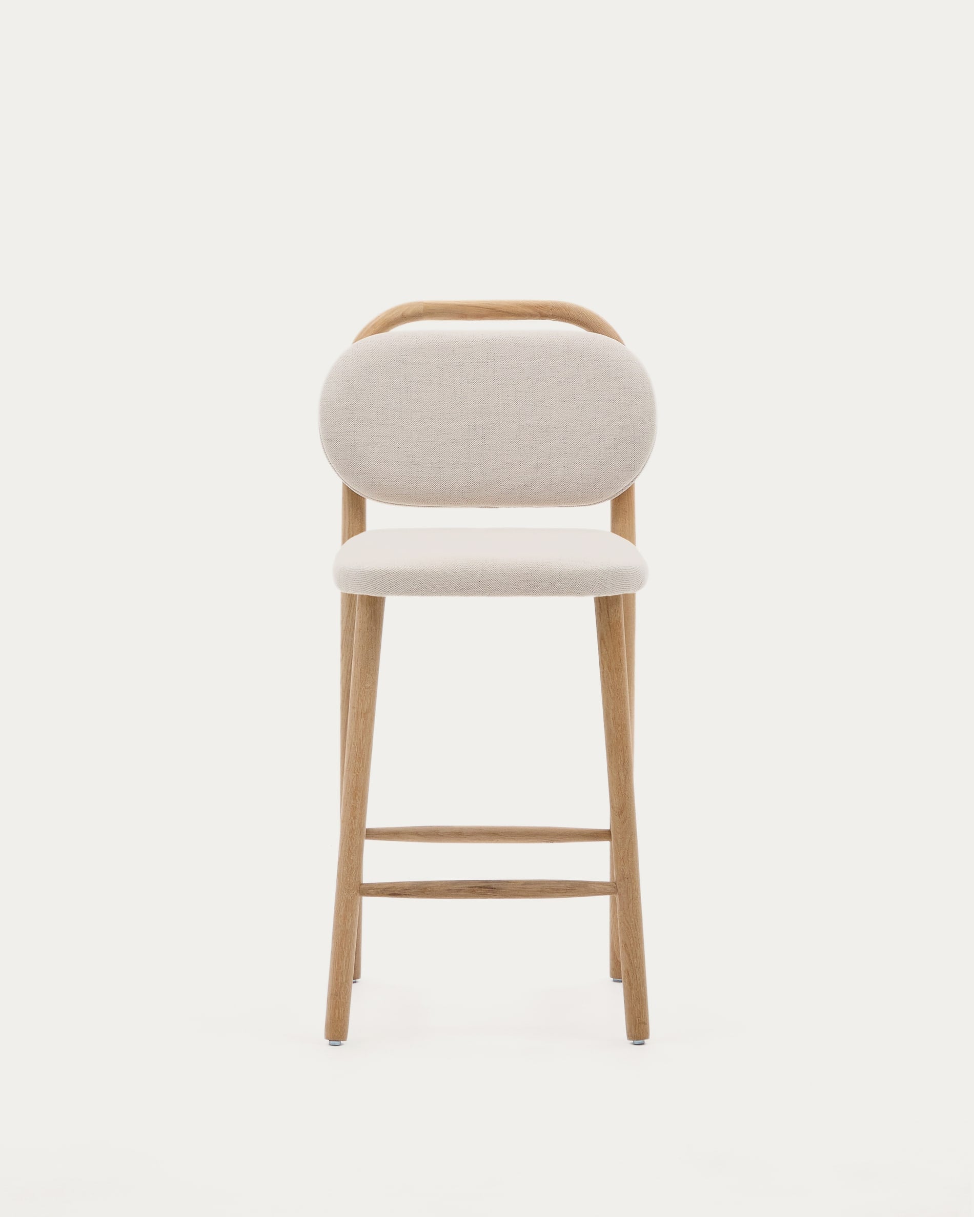 Helda Hocker aus beiger Chenille und massivem Eichenholz FSC Mix Credit 65 cm in Beige präsentiert im Onlineshop von KAQTU Design AG. Hocker ist von Kave Home