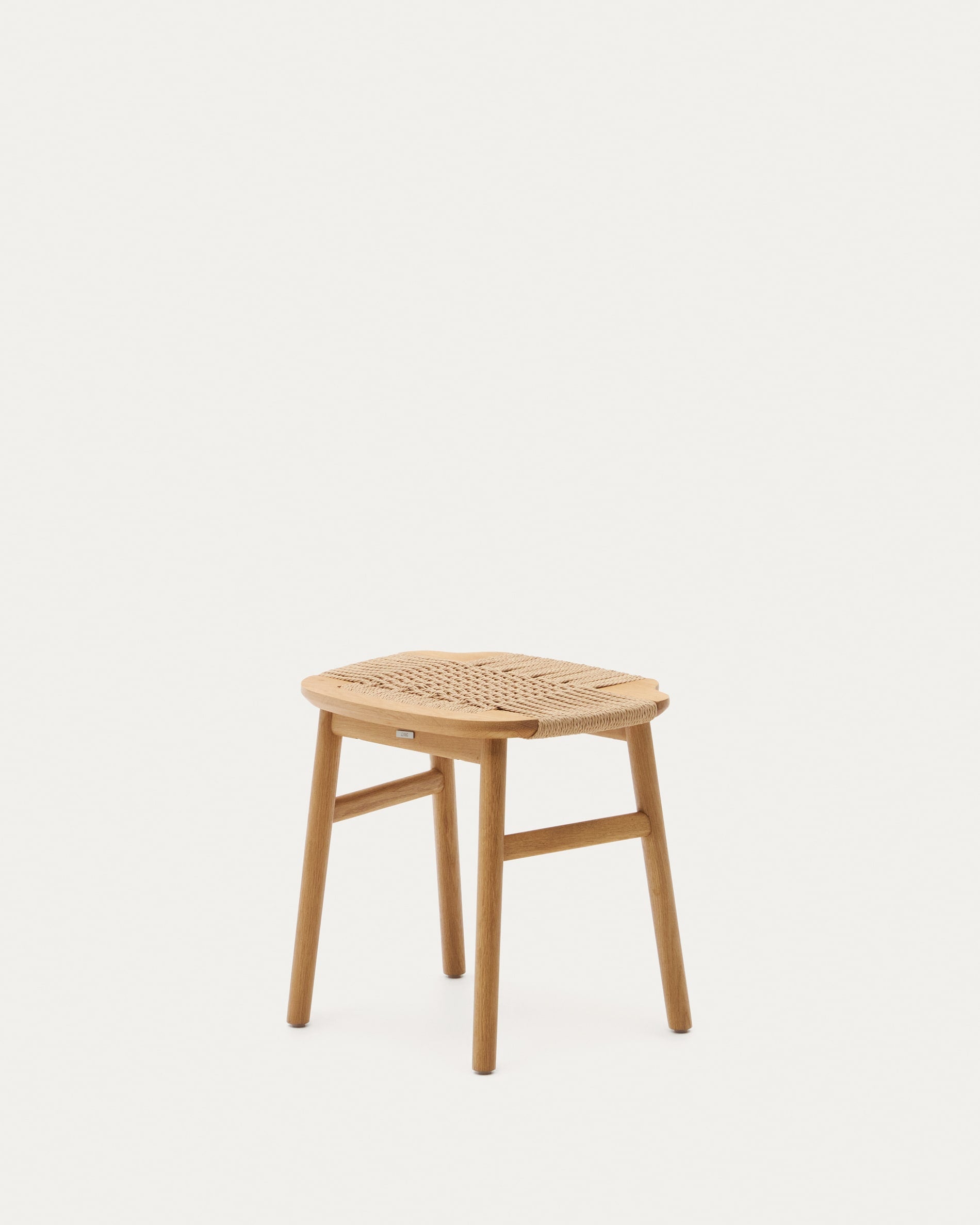 Enit Hocker aus Papierseil in Beige und massivem Eichenholz mit natürlichem Finish 43cm FSC Mix Credit in Braun präsentiert im Onlineshop von KAQTU Design AG. Hocker ist von Kave Home