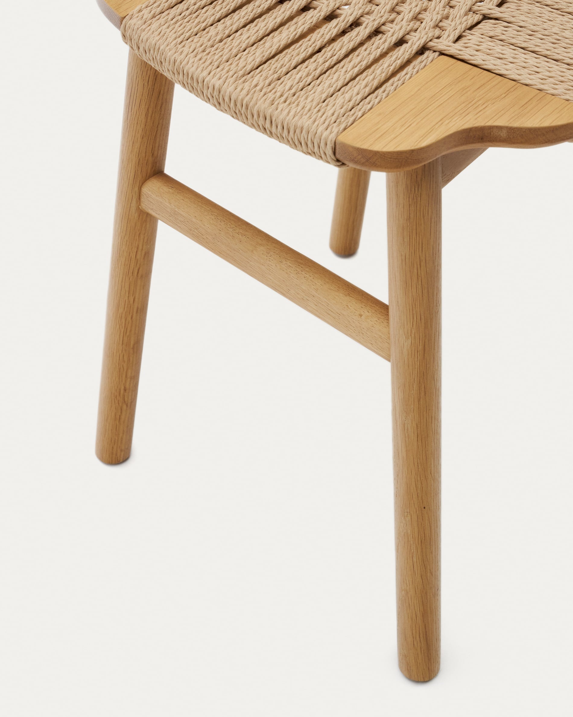 Enit Hocker aus Papierseil in Beige und massivem Eichenholz mit natürlichem Finish 43cm FSC Mix Credit in Braun präsentiert im Onlineshop von KAQTU Design AG. Hocker ist von Kave Home