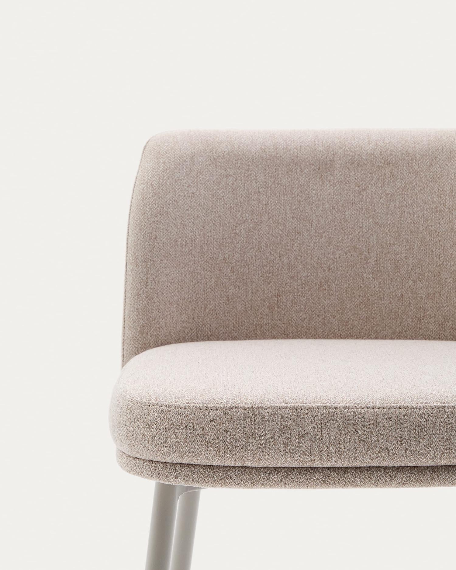 Hocker Minami aus beigem Chenille mit Stahlbeinen in Beige Höhe 65 cm       in Beige präsentiert im Onlineshop von KAQTU Design AG. Hocker ist von Kave Home