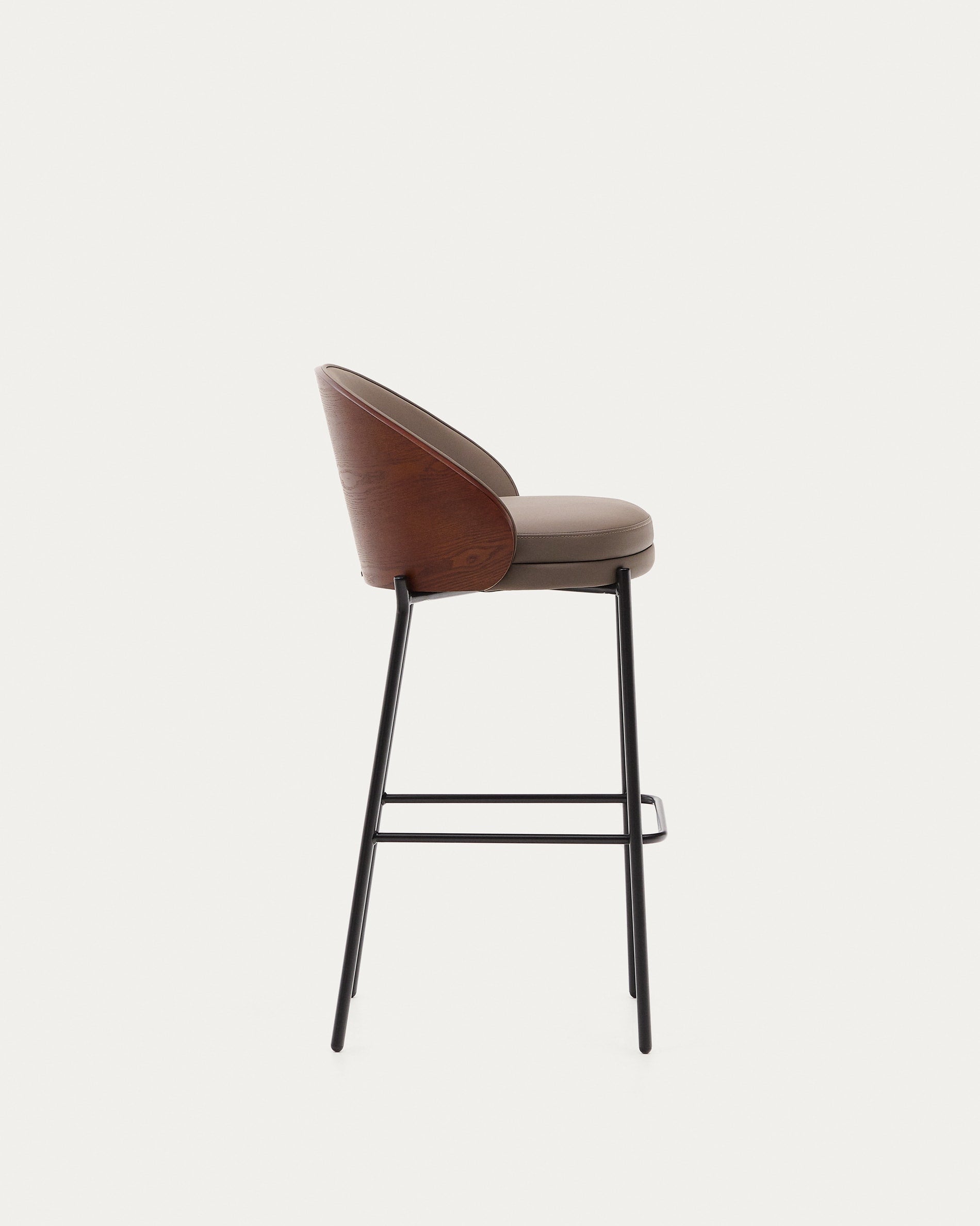 Eamy Hocker braunes Kunstleder, Eschenfurnier in Nussbaum-Finish mit Metall braun 77cm in Braun präsentiert im Onlineshop von KAQTU Design AG. Hocker ist von Kave Home