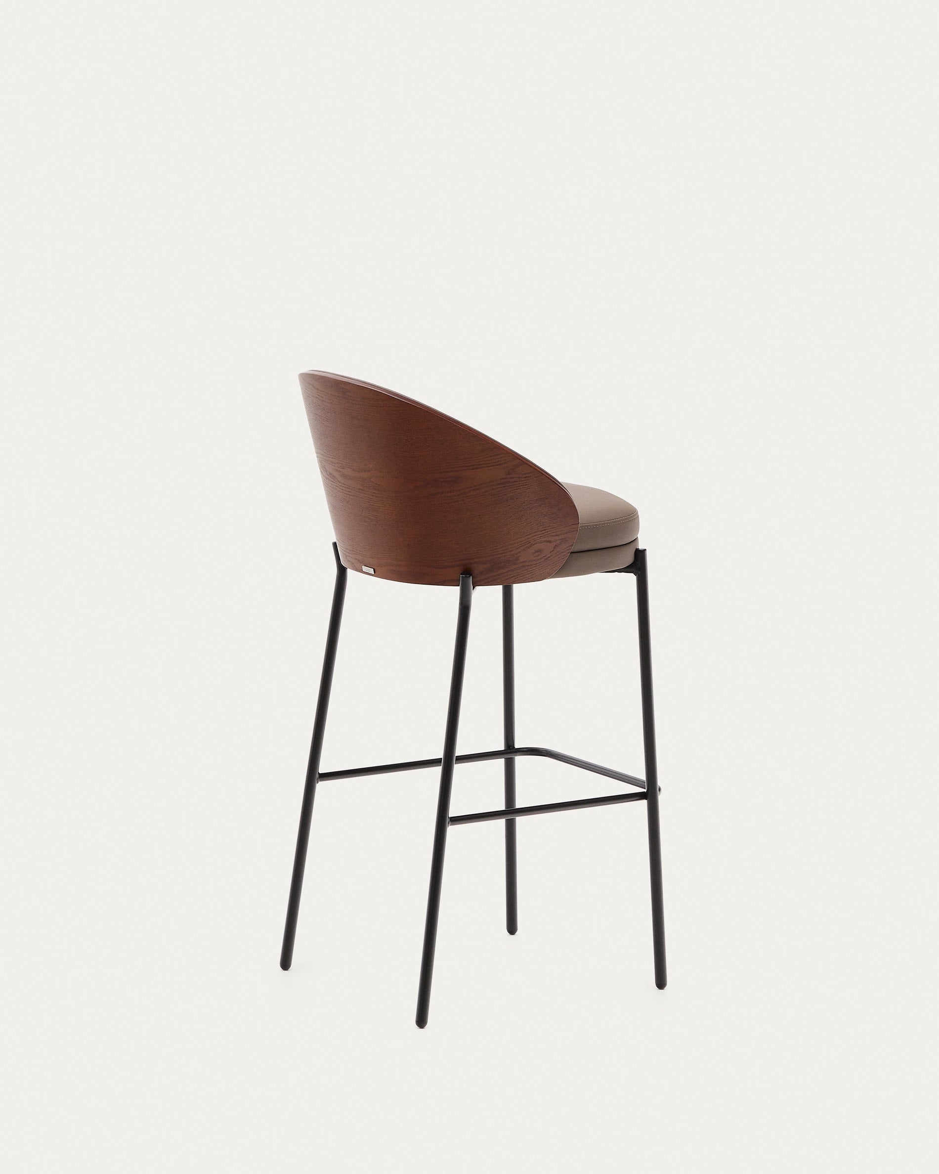 Eamy Hocker braunes Kunstleder, Eschenfurnier in Nussbaum-Finish mit Metall braun 77cm in Braun präsentiert im Onlineshop von KAQTU Design AG. Hocker ist von Kave Home