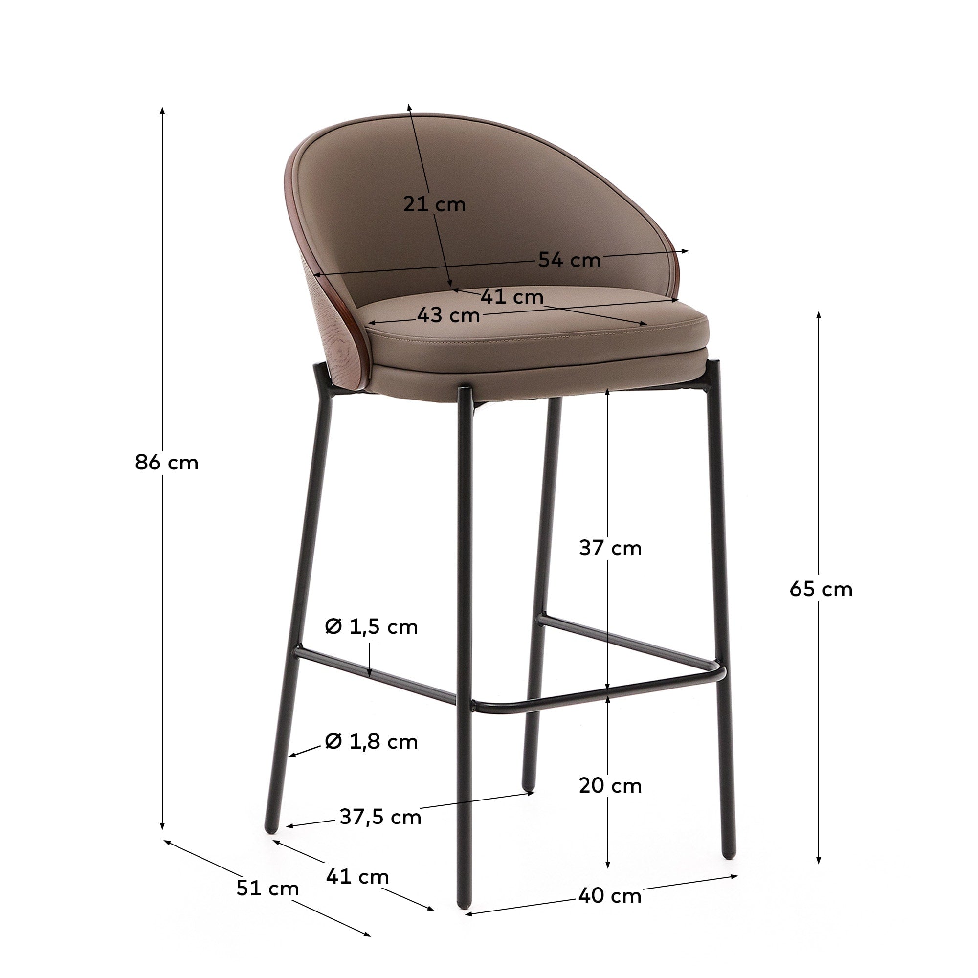 Eamy Hocker aus braunem Kunstleder, Eschenfurnier in Nussbaum-Finish mit Metall in Schwarz in Braun präsentiert im Onlineshop von KAQTU Design AG. Hocker ist von Kave Home