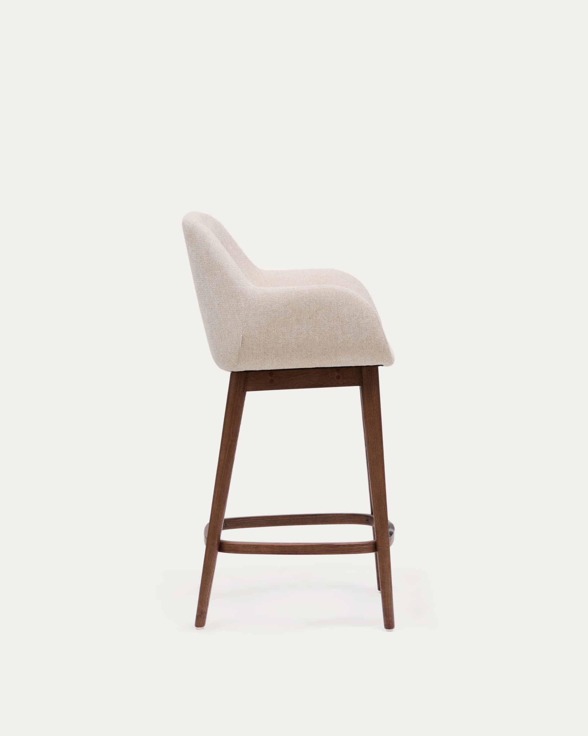 Beigefarbener Hocker Konna mit Beinen aus massivem Eschenholz, dunkles Finish 65 cm in Beige präsentiert im Onlineshop von KAQTU Design AG. Hocker ist von Kave Home