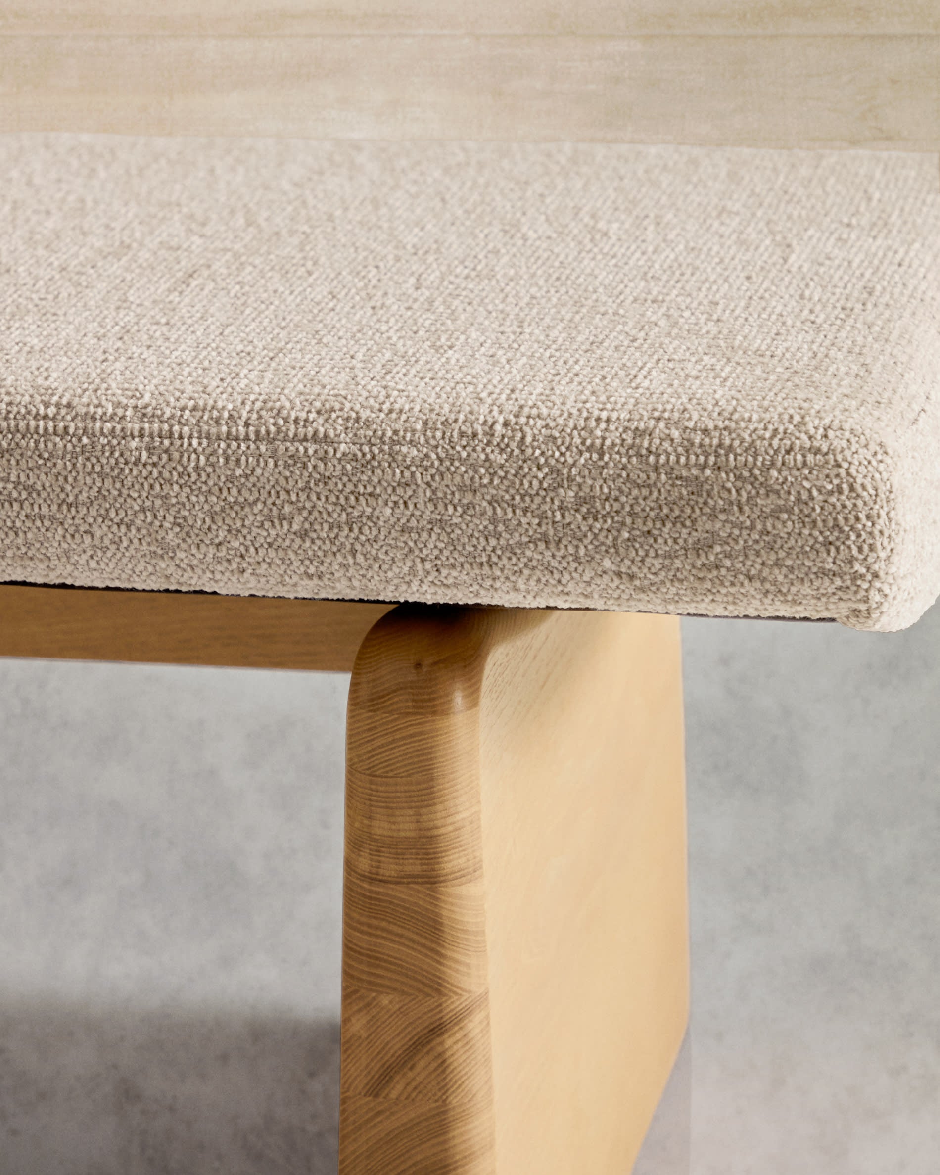 Polsterbank Topaz beige Chenille und massives Eschenholz mit natürlichem Finish 150cm FSC 100% in Beige präsentiert im Onlineshop von KAQTU Design AG. Sitzbank ist von Kave Home