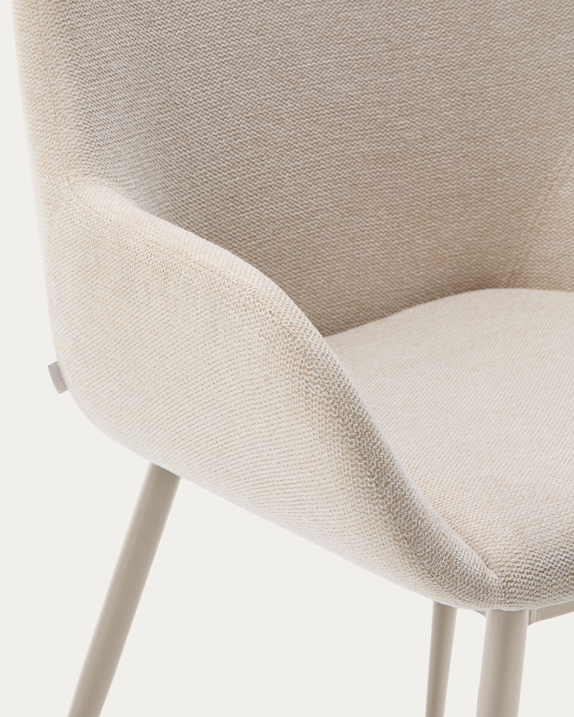 Beigefarbener Stuhl Konna mit Stahlbeinen und beigefarbener Lackierung. in Beige präsentiert im Onlineshop von KAQTU Design AG. Stuhl ist von Kave Home