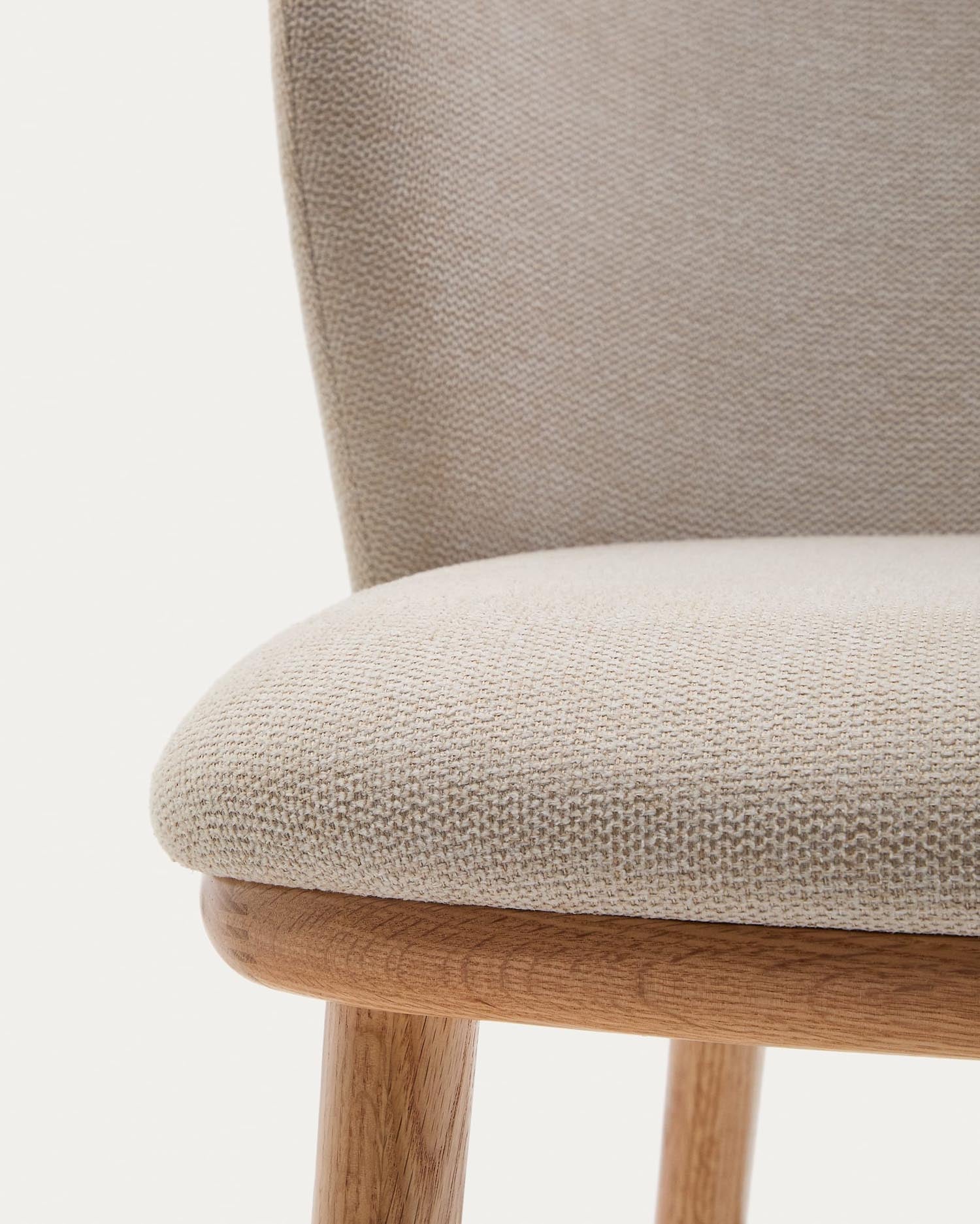 Hocker Ciselia beige Chenille und massive Esche mit natürlichem Finish FSC Mix Credit 65 cm in Beige präsentiert im Onlineshop von KAQTU Design AG. Hocker ist von Kave Home