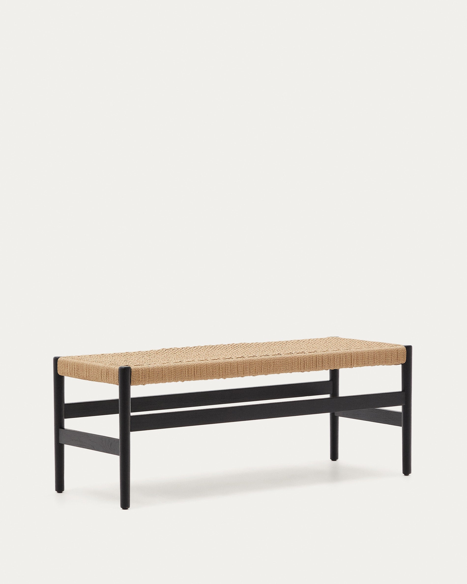 Zaide Bank aus massivem Eichenholz mit schwarzem Finish und Seilsitzfläche FSC 100% 120 cm in Schwarz präsentiert im Onlineshop von KAQTU Design AG. Sitzbank ist von Kave Home