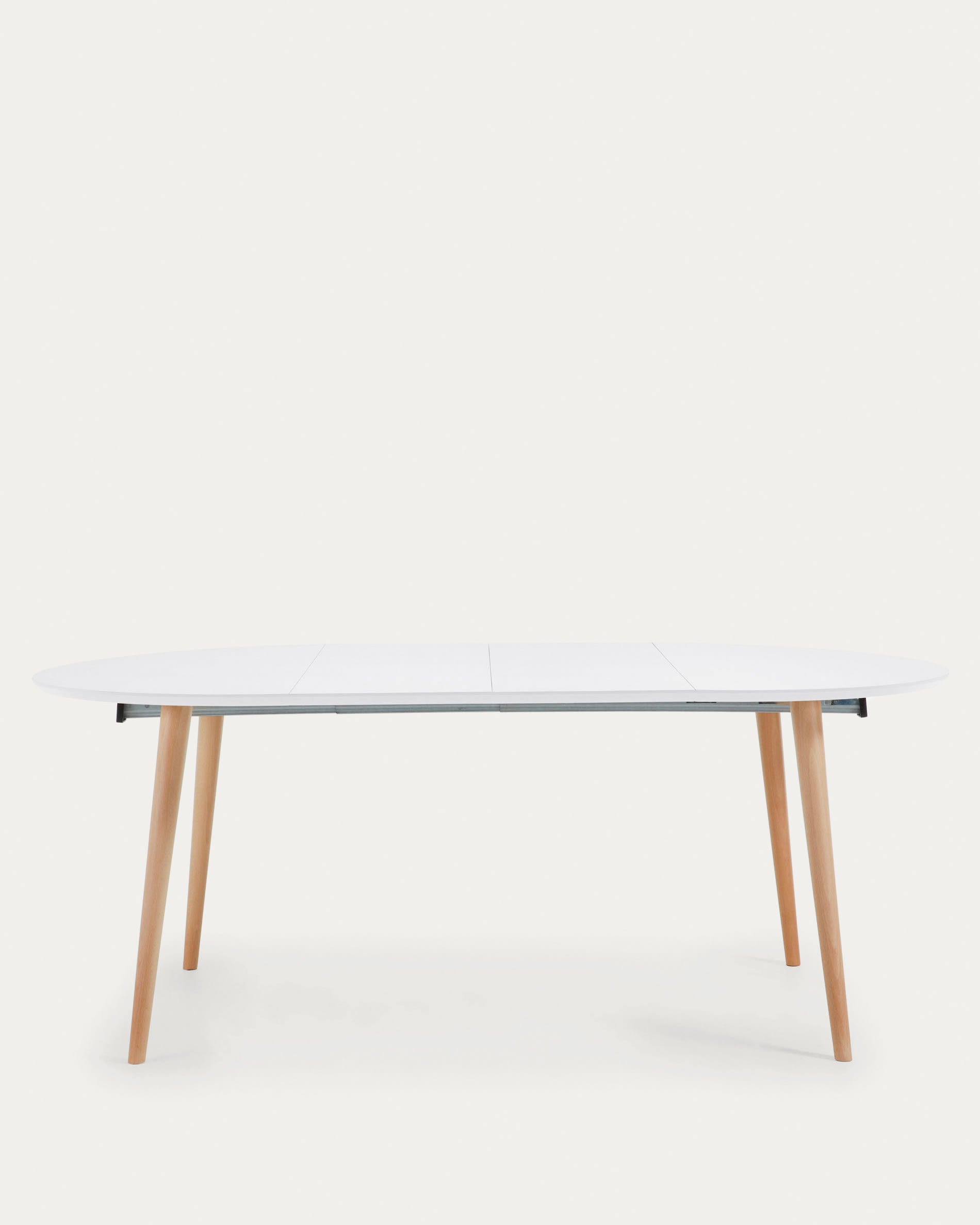 Oqui runder Ausziehtisch MDF weiss lackiert und Beine aus massiver Buche 120(200)x120 cm in Weiß präsentiert im Onlineshop von KAQTU Design AG. Esstisch ist von Kave Home