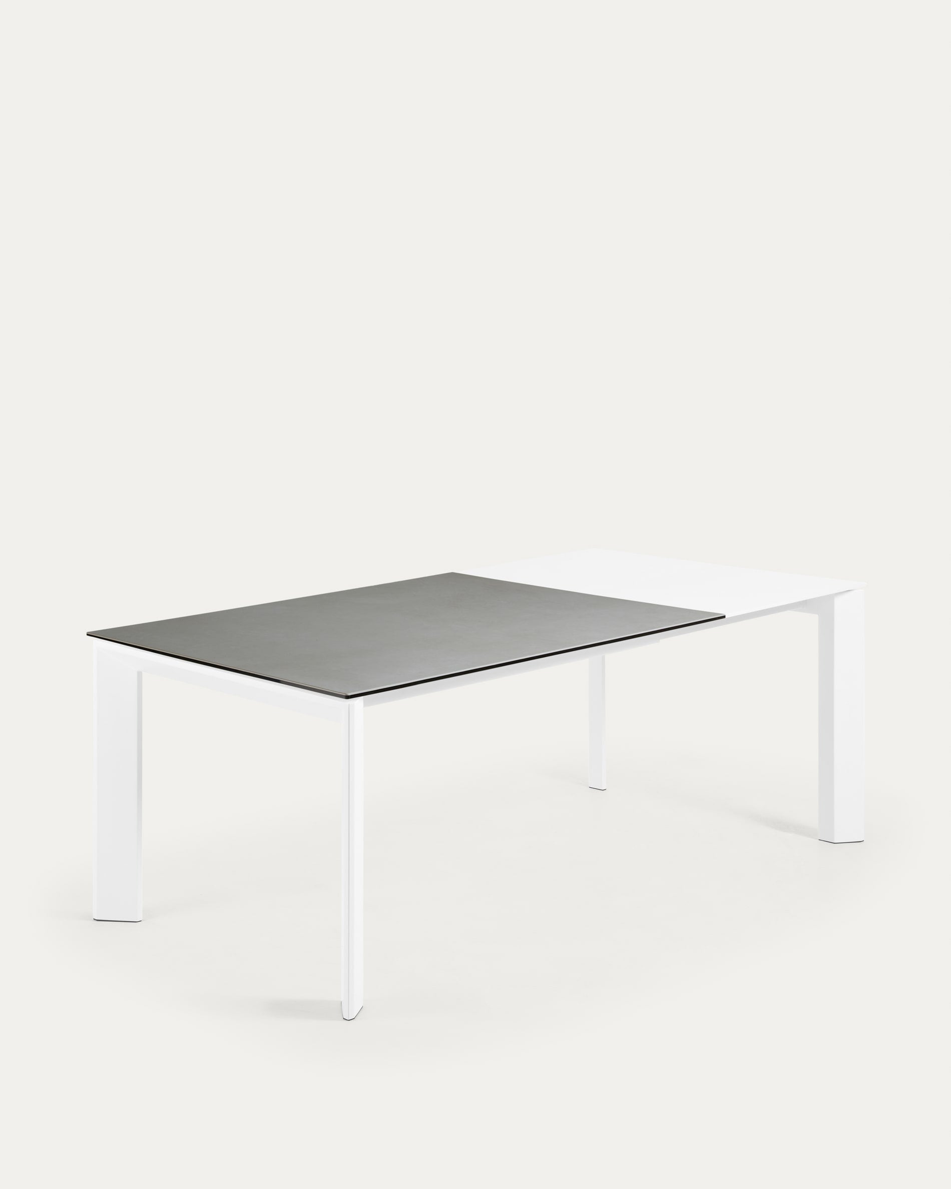 Axis Ausziehtisch Feinsteinzeug mit Hydra Plomo Finish Stahlbeine in Weiss 140 (200) cm in Grau präsentiert im Onlineshop von KAQTU Design AG. Esstisch ist von Kave Home