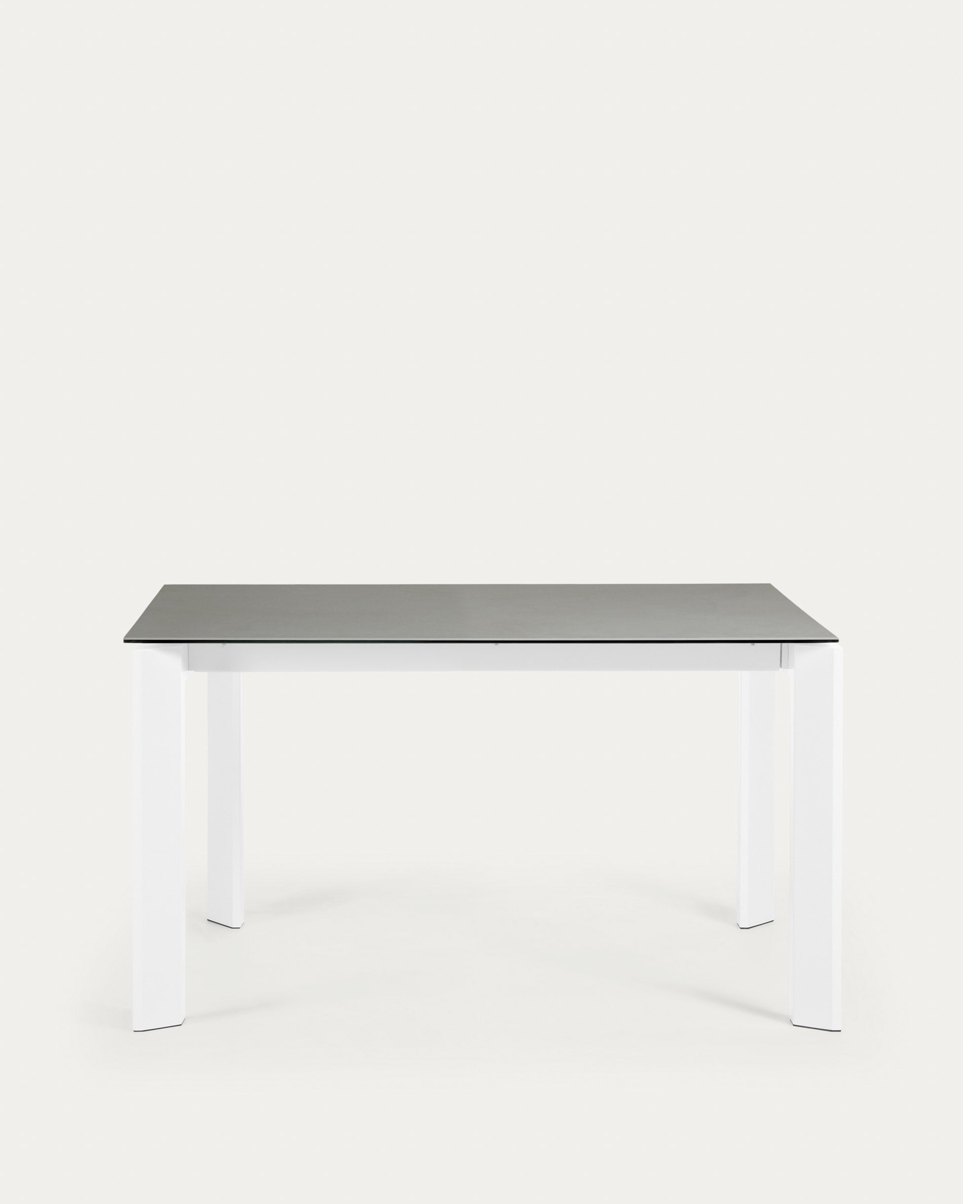 Axis Ausziehtisch Feinsteinzeug mit Hydra Plomo Finish Stahlbeine in Weiss 140 (200) cm in Grau präsentiert im Onlineshop von KAQTU Design AG. Esstisch ist von Kave Home