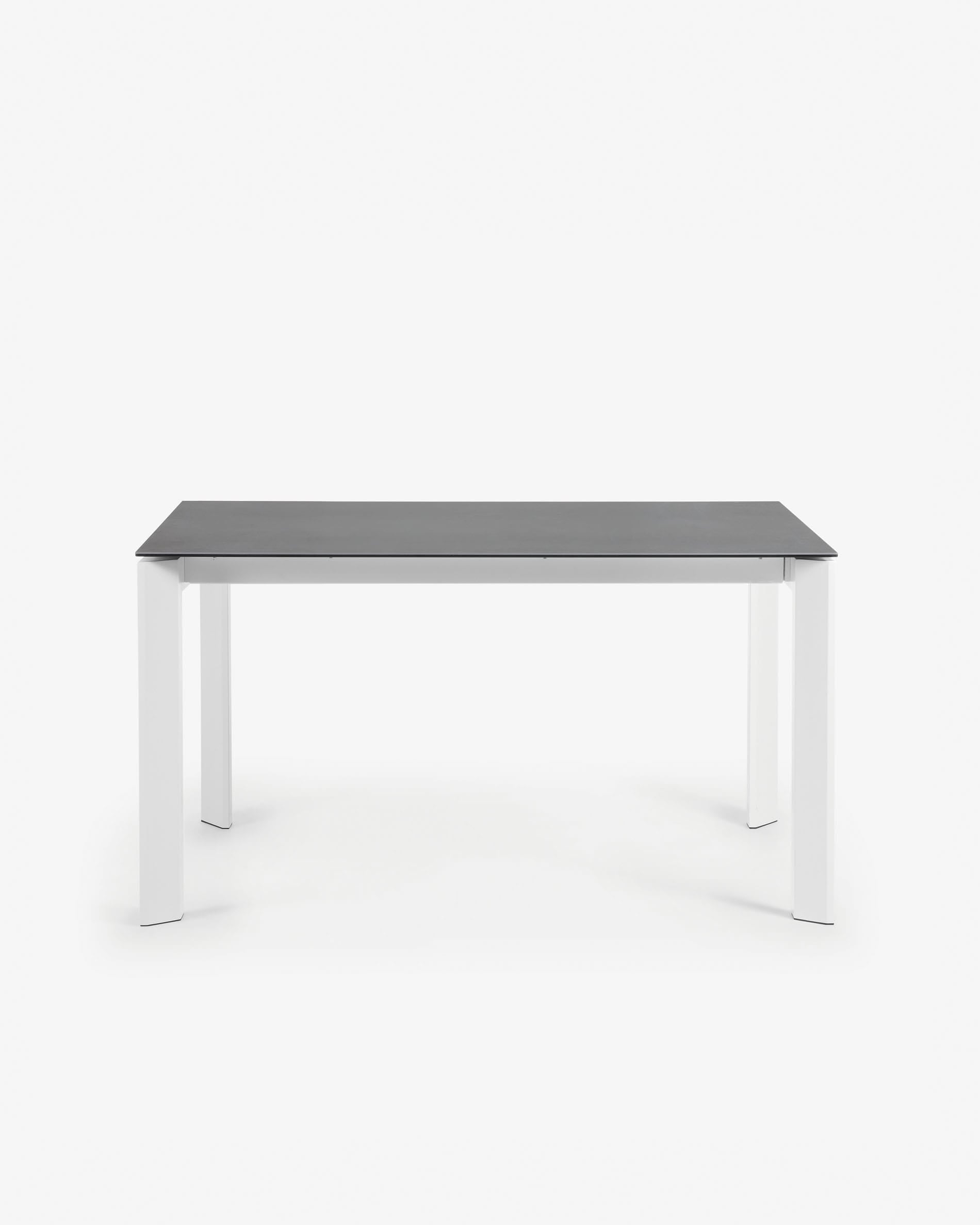 Axis Ausziehtisch Feinsteinzeug Vulcano Roca Finish Beine in Weiss 140 (200) cm in Grau präsentiert im Onlineshop von KAQTU Design AG. Esstisch ist von Kave Home