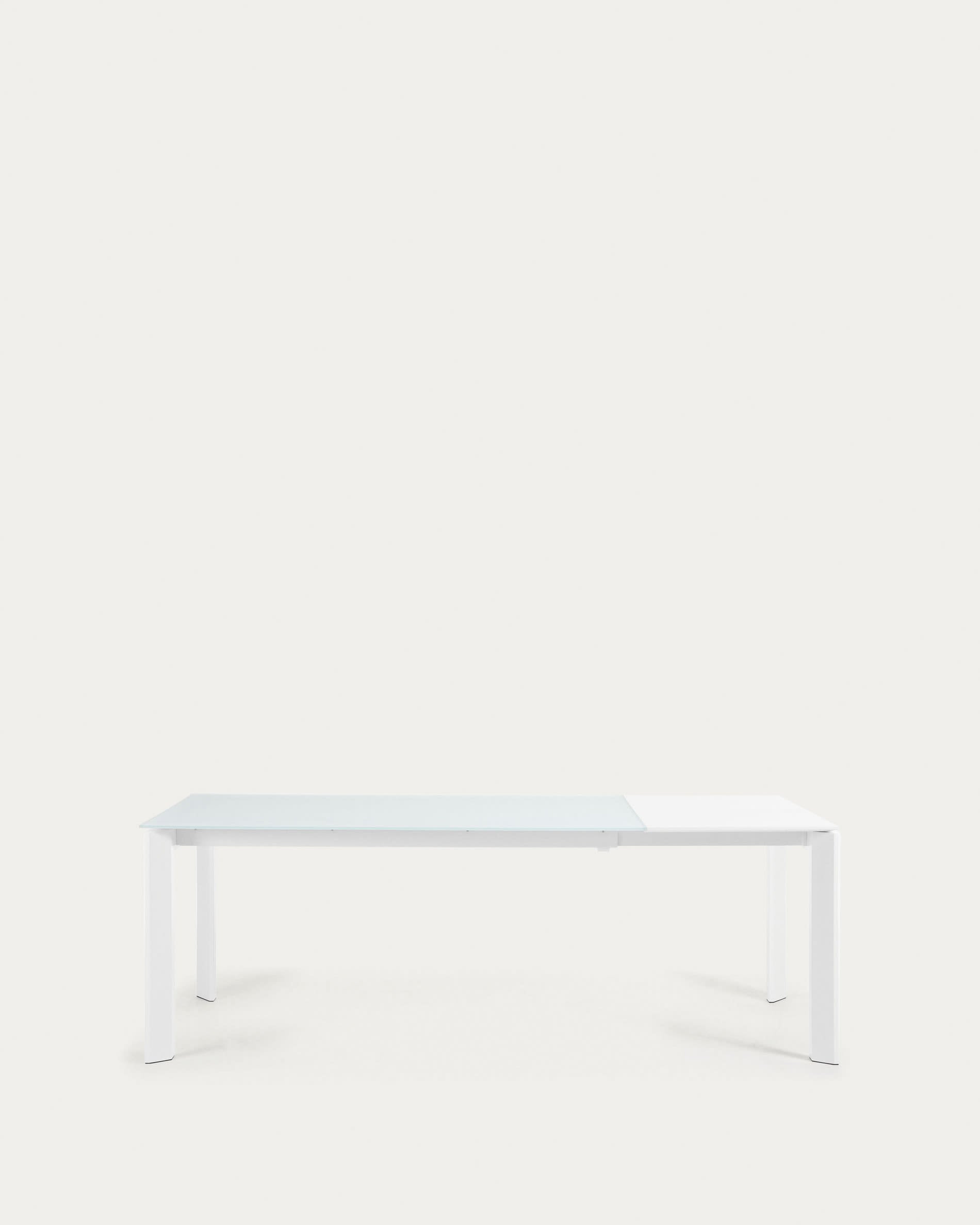 Axis Ausziehtisch aus Glas weiss und Stahlbeine mit weissem Finish 160 (220) cm in Weiß präsentiert im Onlineshop von KAQTU Design AG. Esstisch ist von Kave Home