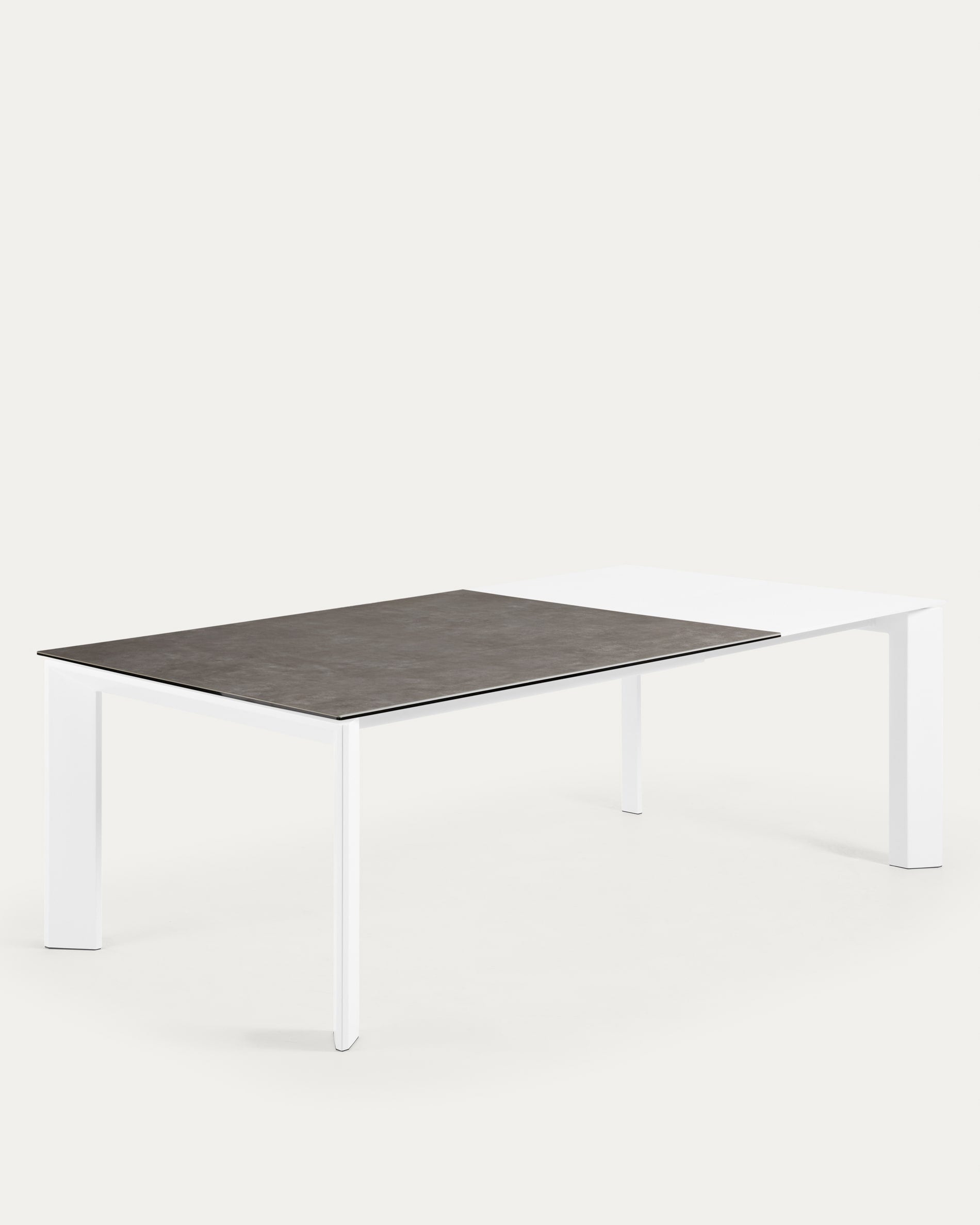 Axis Ausziehtisch Feinsteinzeug mit Vulcano Ceniza Finish Stahlbeine weiss 160 (220) cm  in Braun präsentiert im Onlineshop von KAQTU Design AG. Esstisch ist von Kave Home