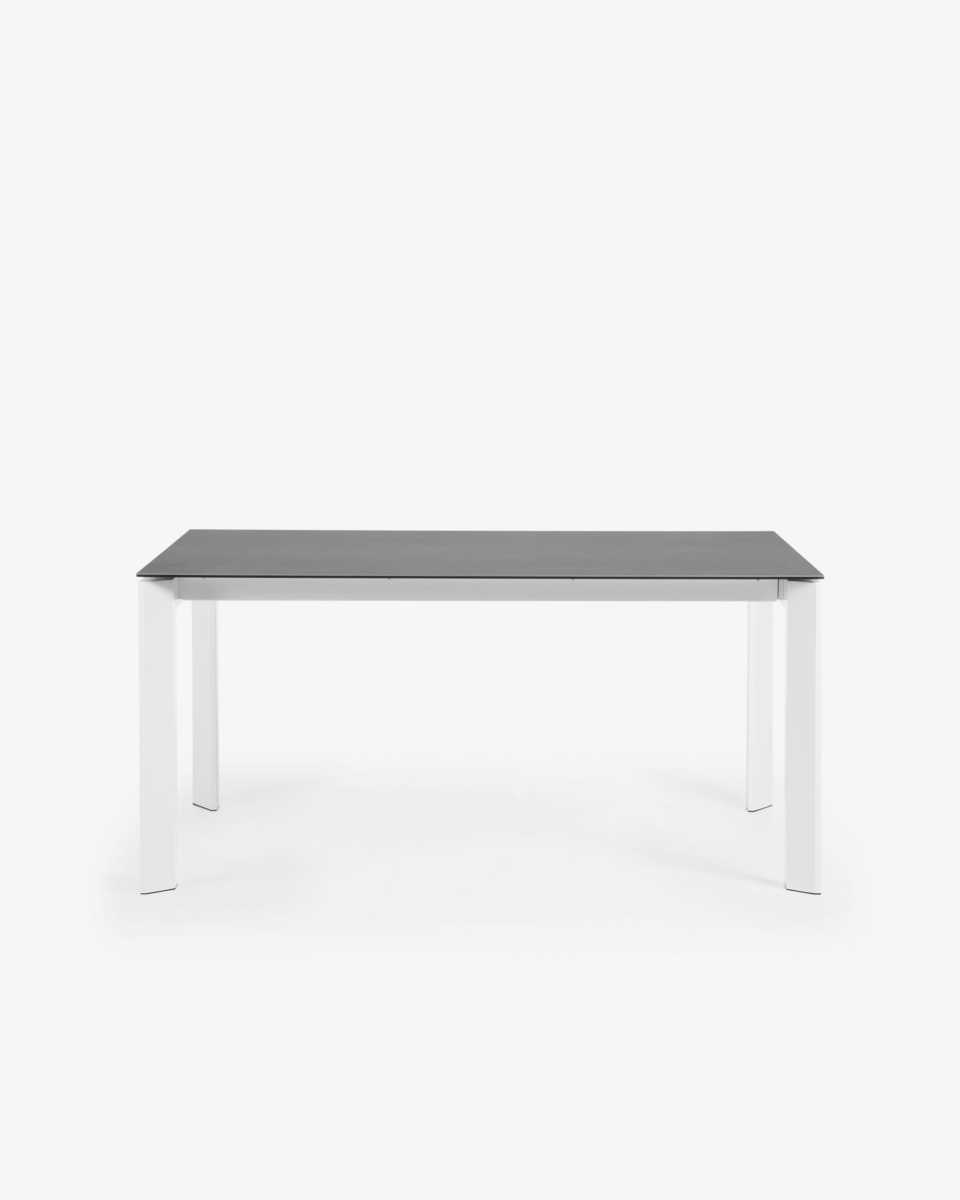 Axis Ausziehtisch Feinsteinzeug Vulcano Roca Finish Beine weiss 160 (220) cm in Grau präsentiert im Onlineshop von KAQTU Design AG. Esstisch ist von Kave Home