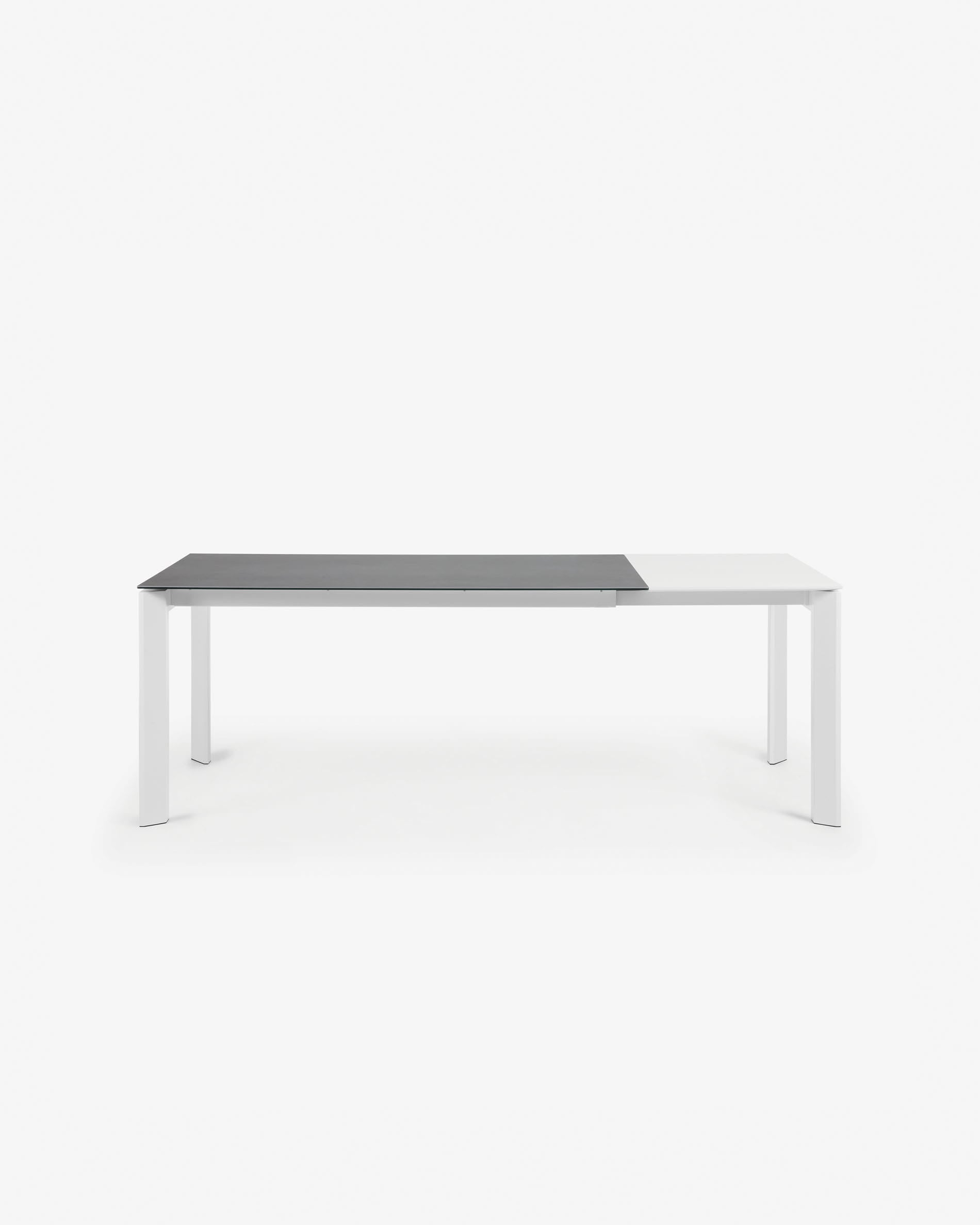 Axis Ausziehtisch Feinsteinzeug Vulcano Roca Finish Beine weiss 160 (220) cm in Grau präsentiert im Onlineshop von KAQTU Design AG. Esstisch ist von Kave Home