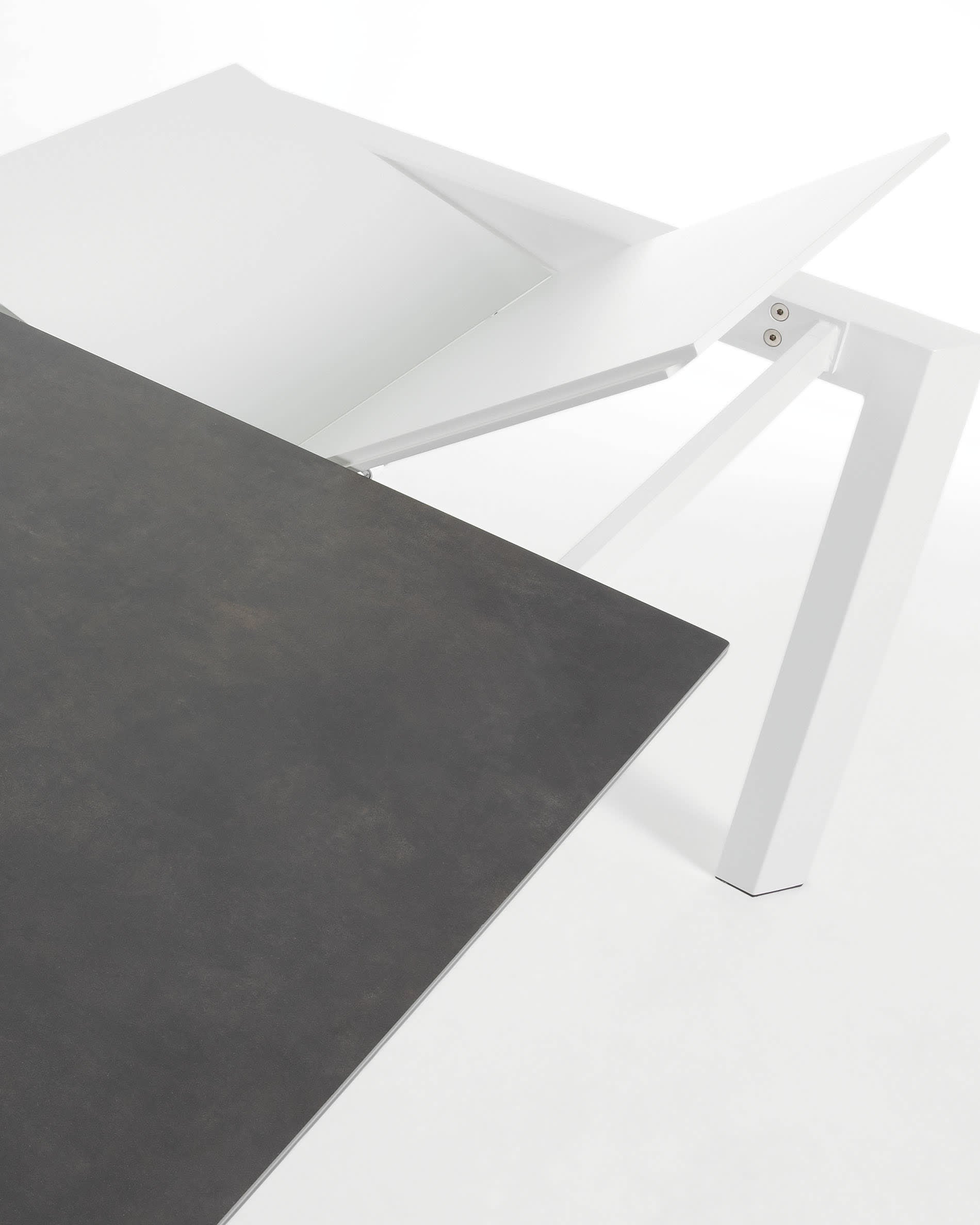 Axis Ausziehtisch Feinsteinzeug Vulcano Roca Finish Beine weiss 160 (220) cm in Grau präsentiert im Onlineshop von KAQTU Design AG. Esstisch ist von Kave Home