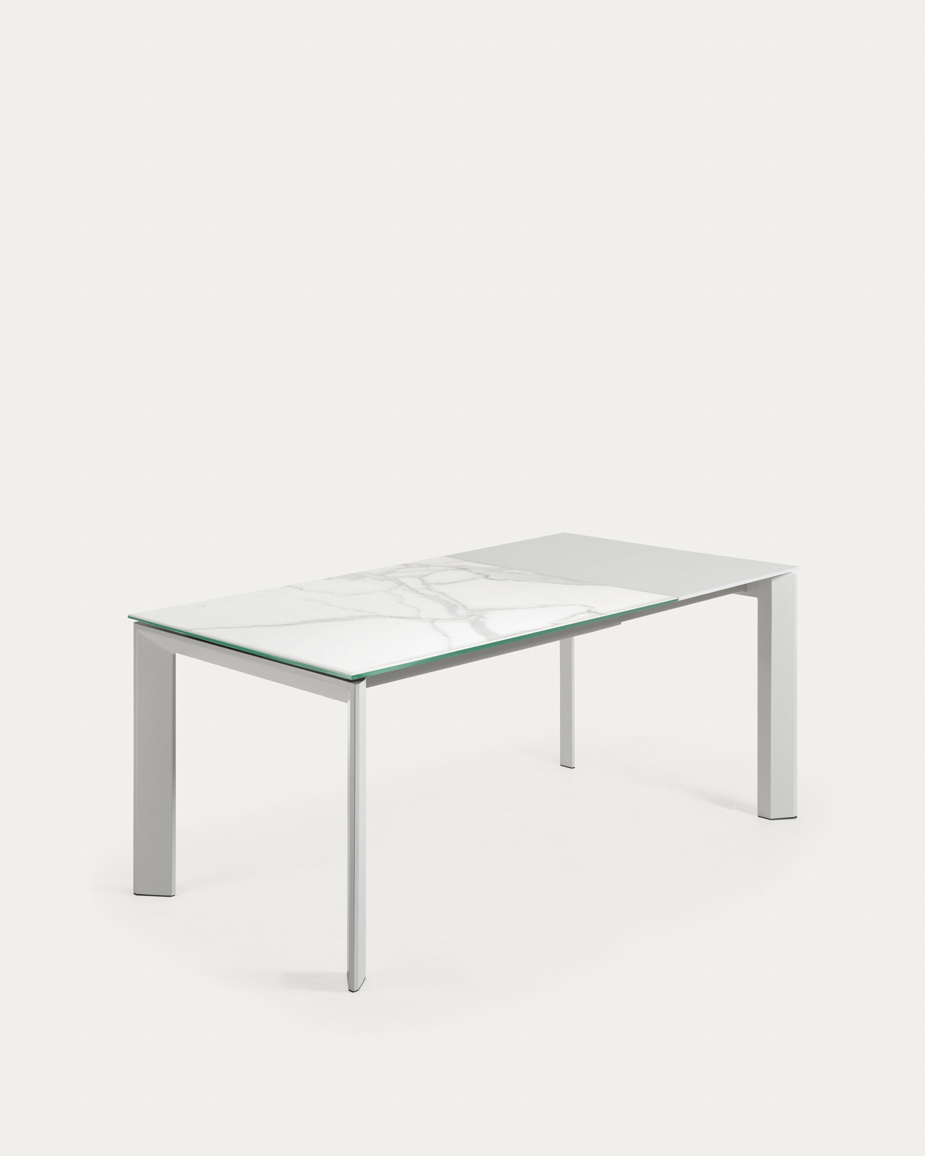 Axis Ausziehtisch Feinsteinzeug mit Kalos Blanco Finish Beine in Grau 120 (180) cm in Weiß präsentiert im Onlineshop von KAQTU Design AG. Esstisch ist von Kave Home