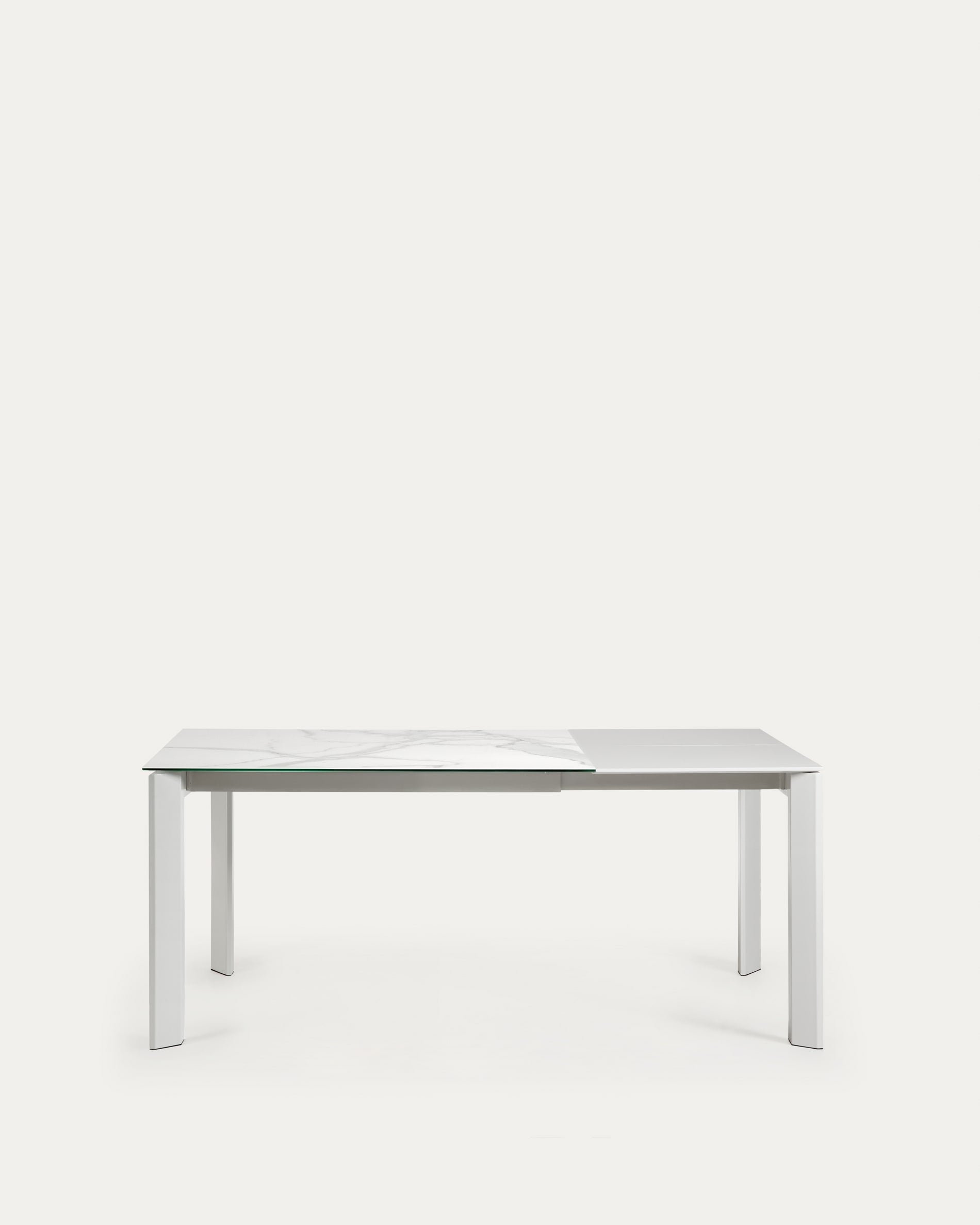 Axis Ausziehtisch Feinsteinzeug mit Kalos Blanco Finish Beine in Grau 120 (180) cm in Weiß präsentiert im Onlineshop von KAQTU Design AG. Esstisch ist von Kave Home