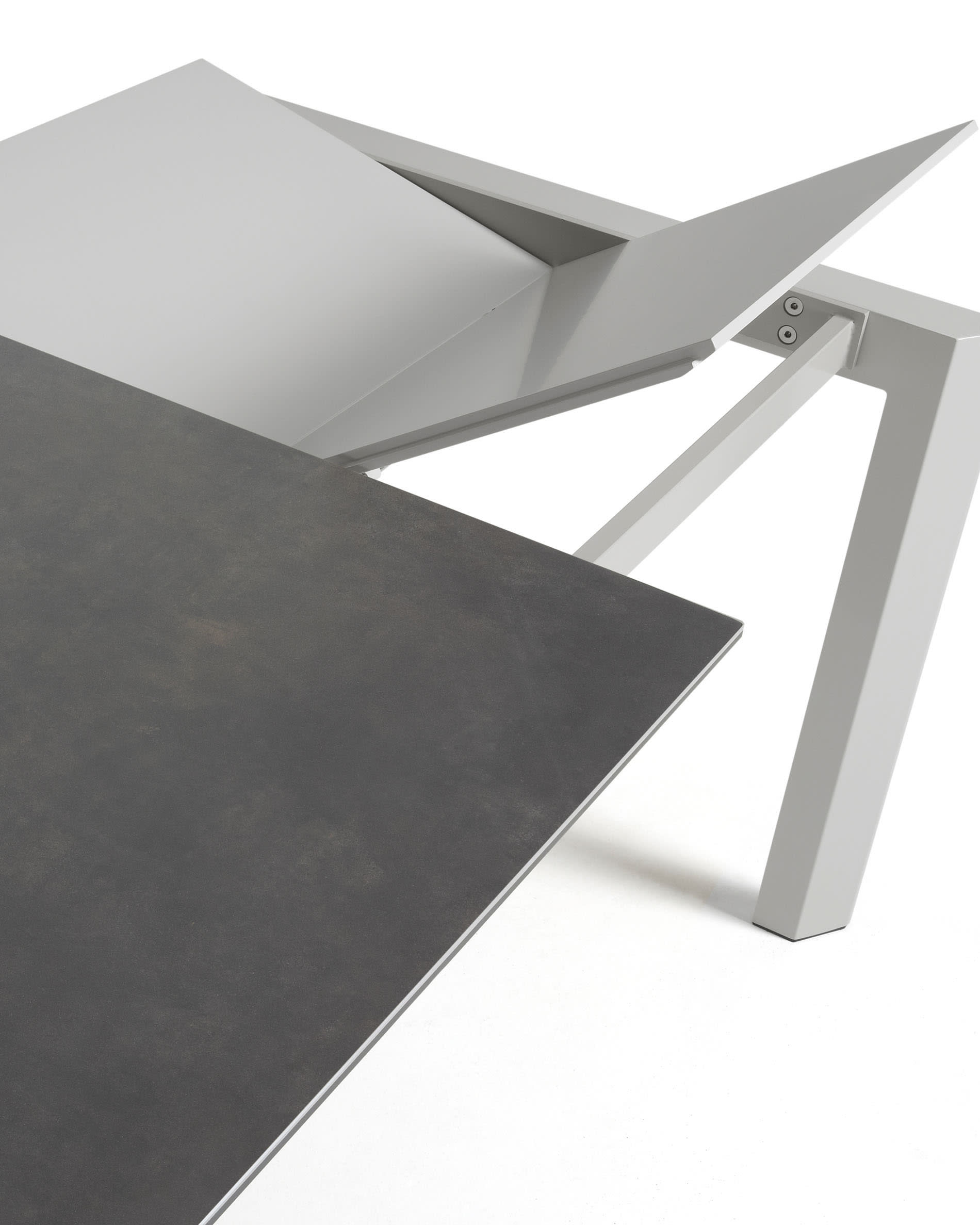 Axis Ausziehtisch Feinsteinzeug Vulcano Roca Finish Beine in Grau 120 (180) cm in Grau präsentiert im Onlineshop von KAQTU Design AG. Esstisch ist von Kave Home