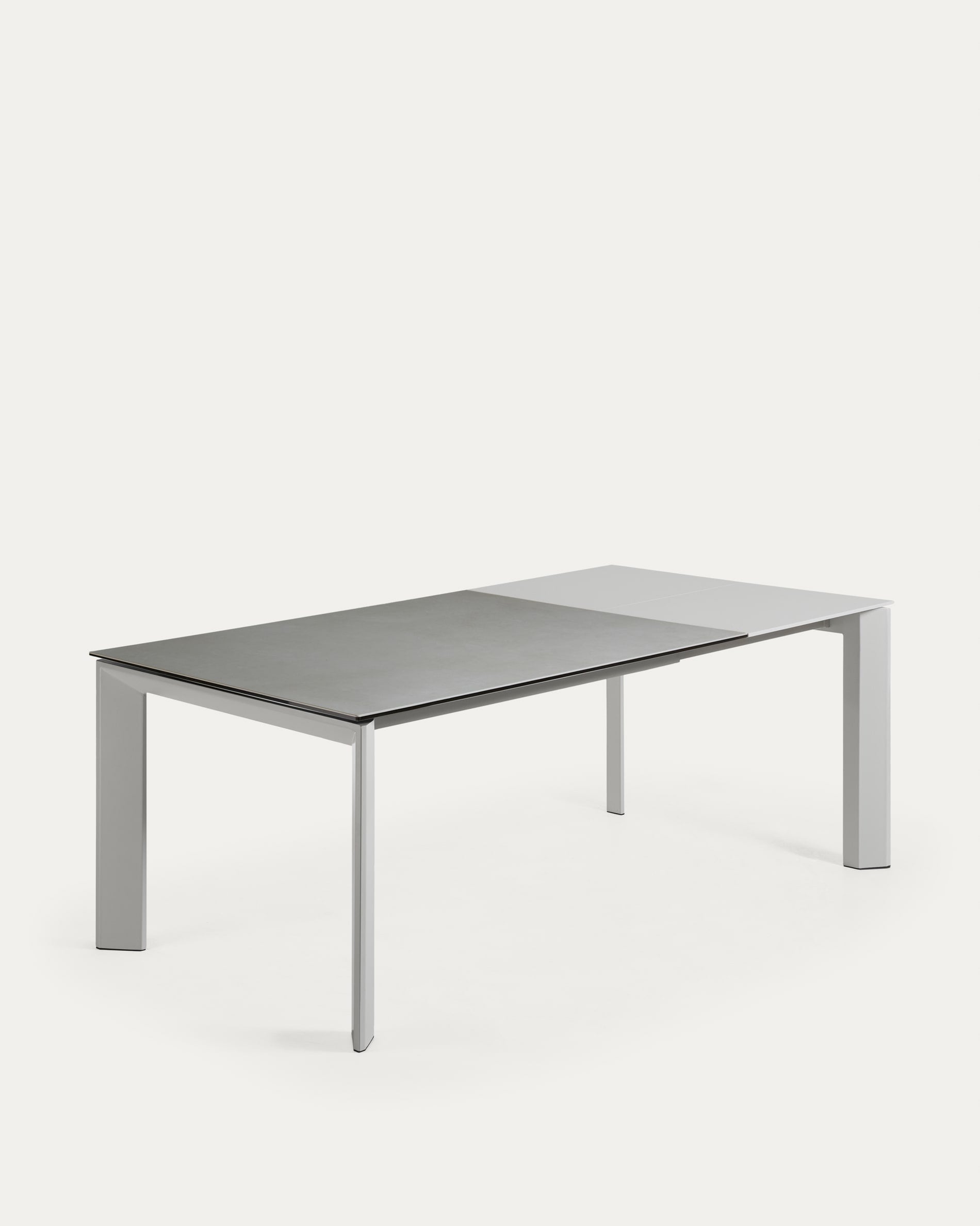 Axis Ausziehtisch Feinsteinzeug mit Hydra Plomo Finish Stahlbeine in Grau 140 (200) cm in Grau präsentiert im Onlineshop von KAQTU Design AG. Esstisch ist von Kave Home