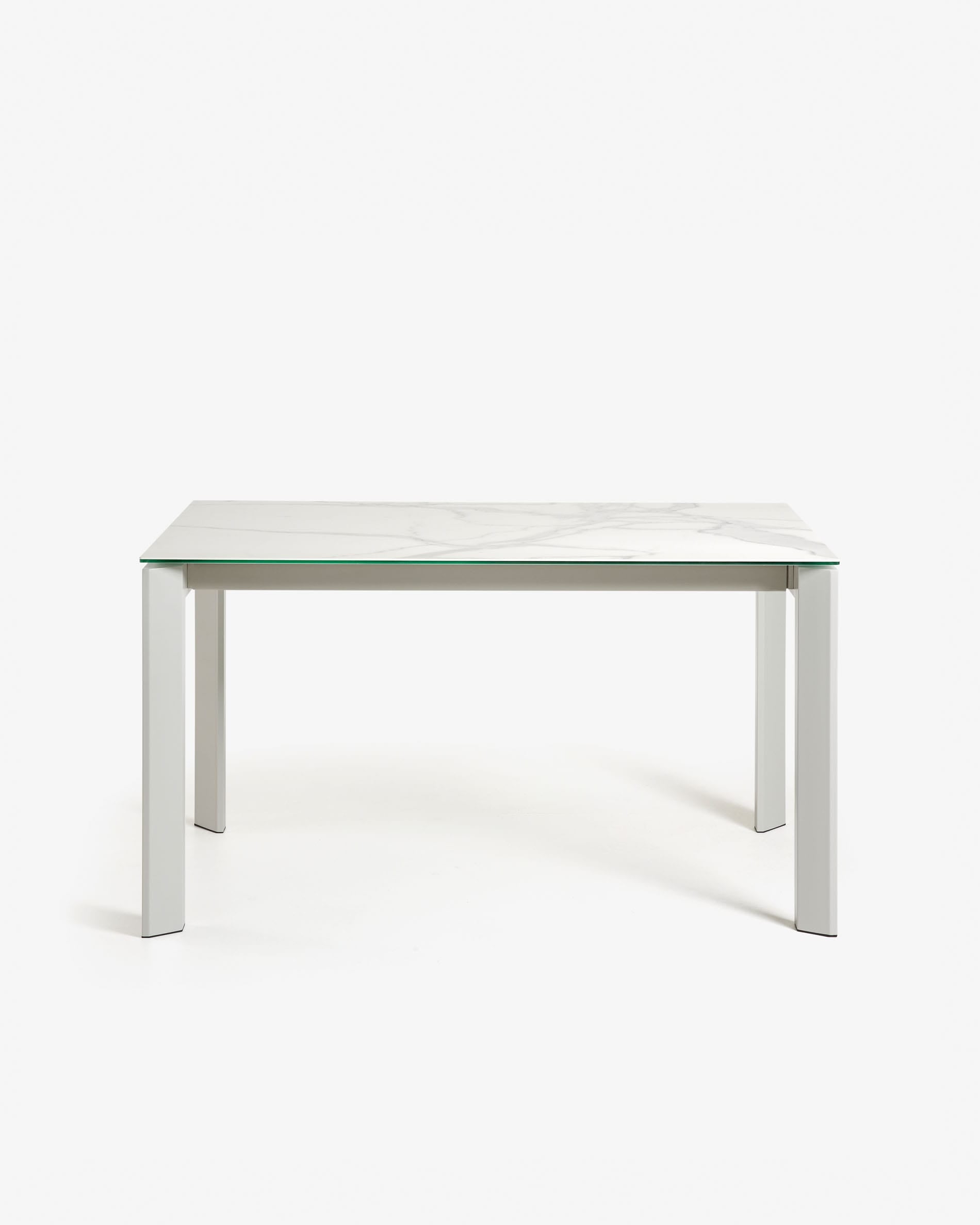 Axis Ausziehtisch Feinsteinzeug mit Kalos Blanco Finish Beine in Grau 140 (200) cm in Weiß präsentiert im Onlineshop von KAQTU Design AG. Esstisch ist von Kave Home