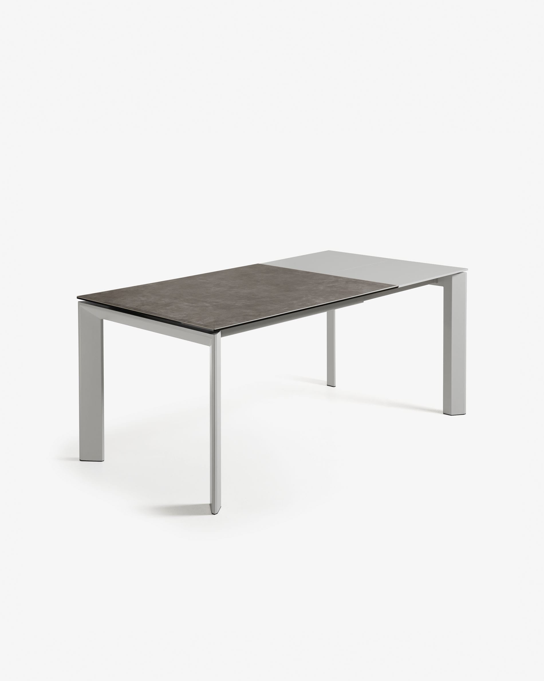 Axis Ausziehtisch Feinsteinzeug Vulcano Ceniza Finish Stahlbeine in Grau 140 (200) cm in Grau präsentiert im Onlineshop von KAQTU Design AG. Esstisch ist von Kave Home