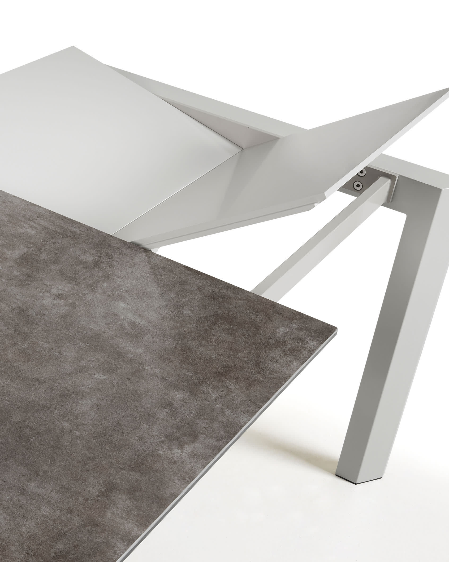 Axis Ausziehtisch Feinsteinzeug Vulcano Ceniza Finish Stahlbeine in Grau 140 (200) cm in Grau präsentiert im Onlineshop von KAQTU Design AG. Esstisch ist von Kave Home