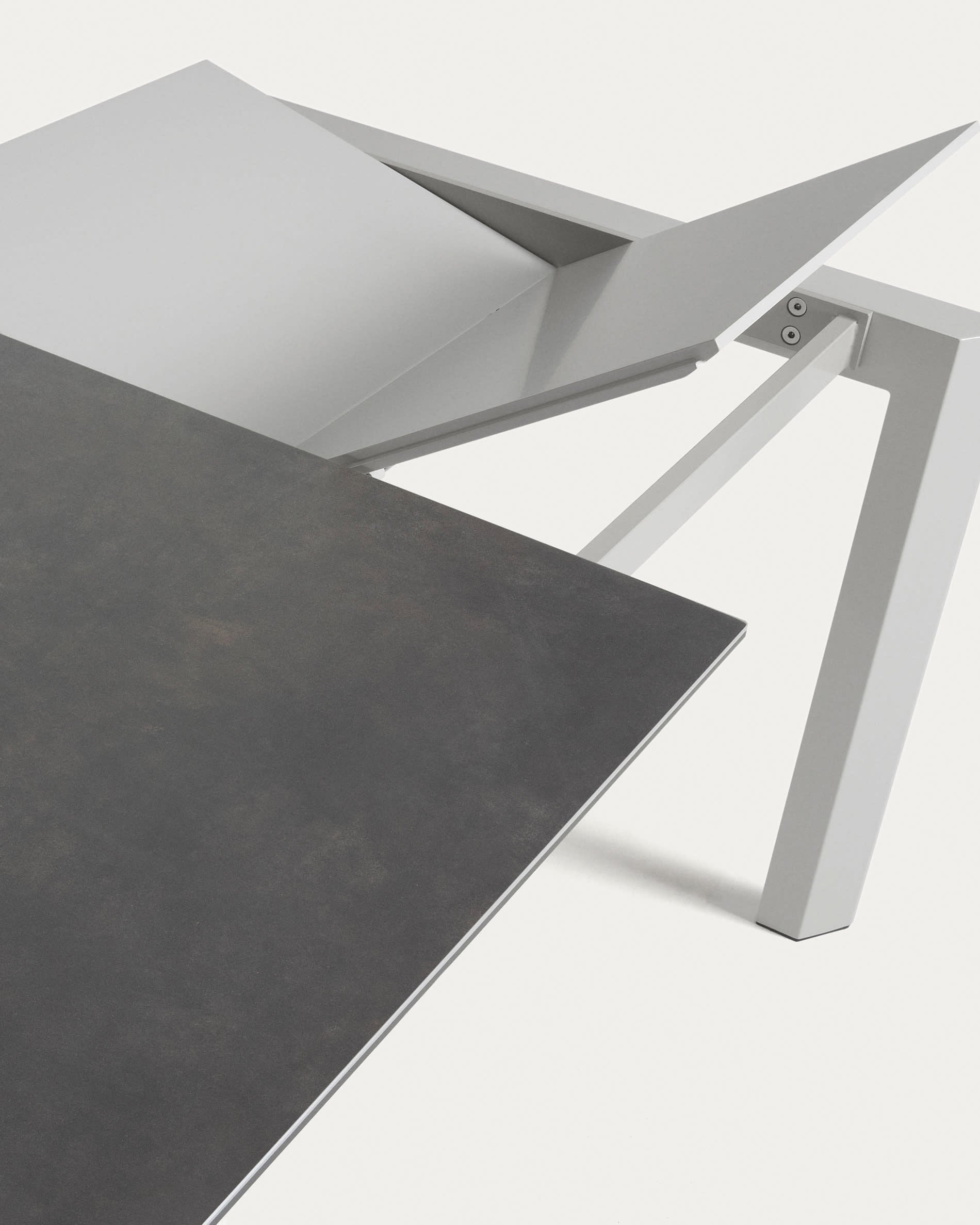 Axis Ausziehtisch Feinsteinzeug Vulcano Roca Finish Beine grau 140 (200) cm in Grau präsentiert im Onlineshop von KAQTU Design AG. Esstisch ist von Kave Home