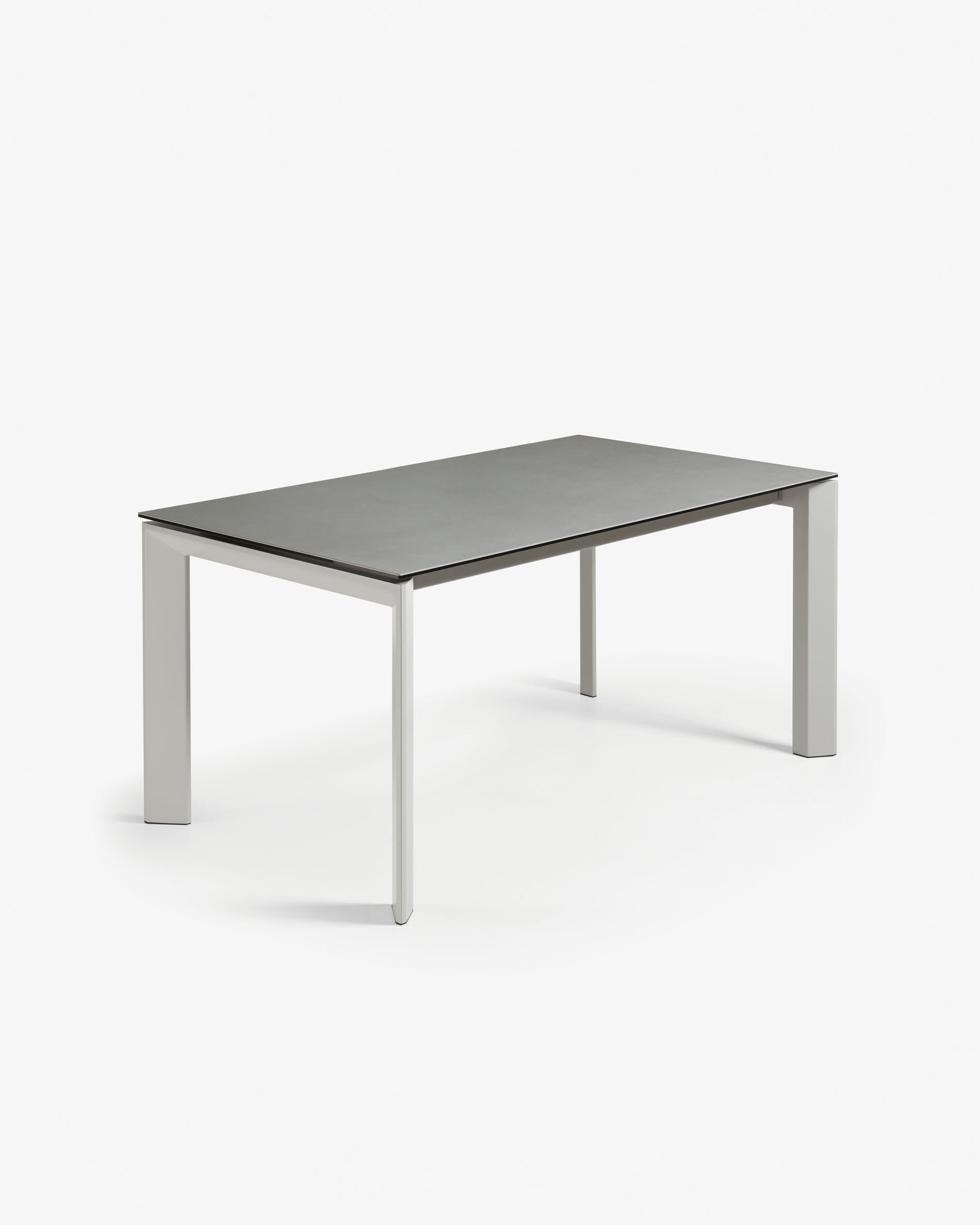 Axis Ausziehtisch Feinsteinzeug mit Hydra Plomo Finish Beine in Grau 160 (220) cm in Grau präsentiert im Onlineshop von KAQTU Design AG. Esstisch ist von Kave Home