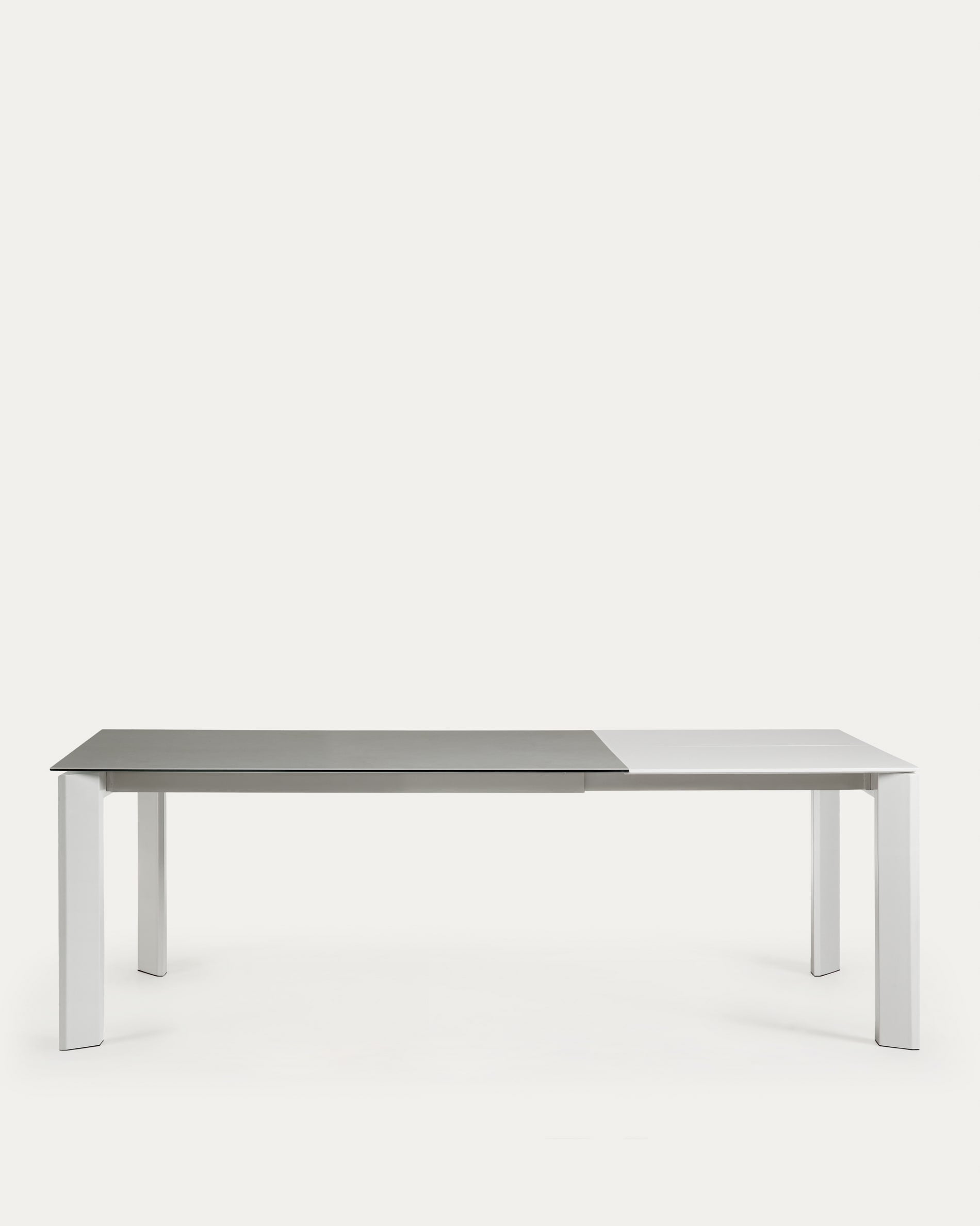 Axis Ausziehtisch Feinsteinzeug mit Hydra Plomo Finish Beine in Grau 160 (220) cm in Grau präsentiert im Onlineshop von KAQTU Design AG. Esstisch ist von Kave Home