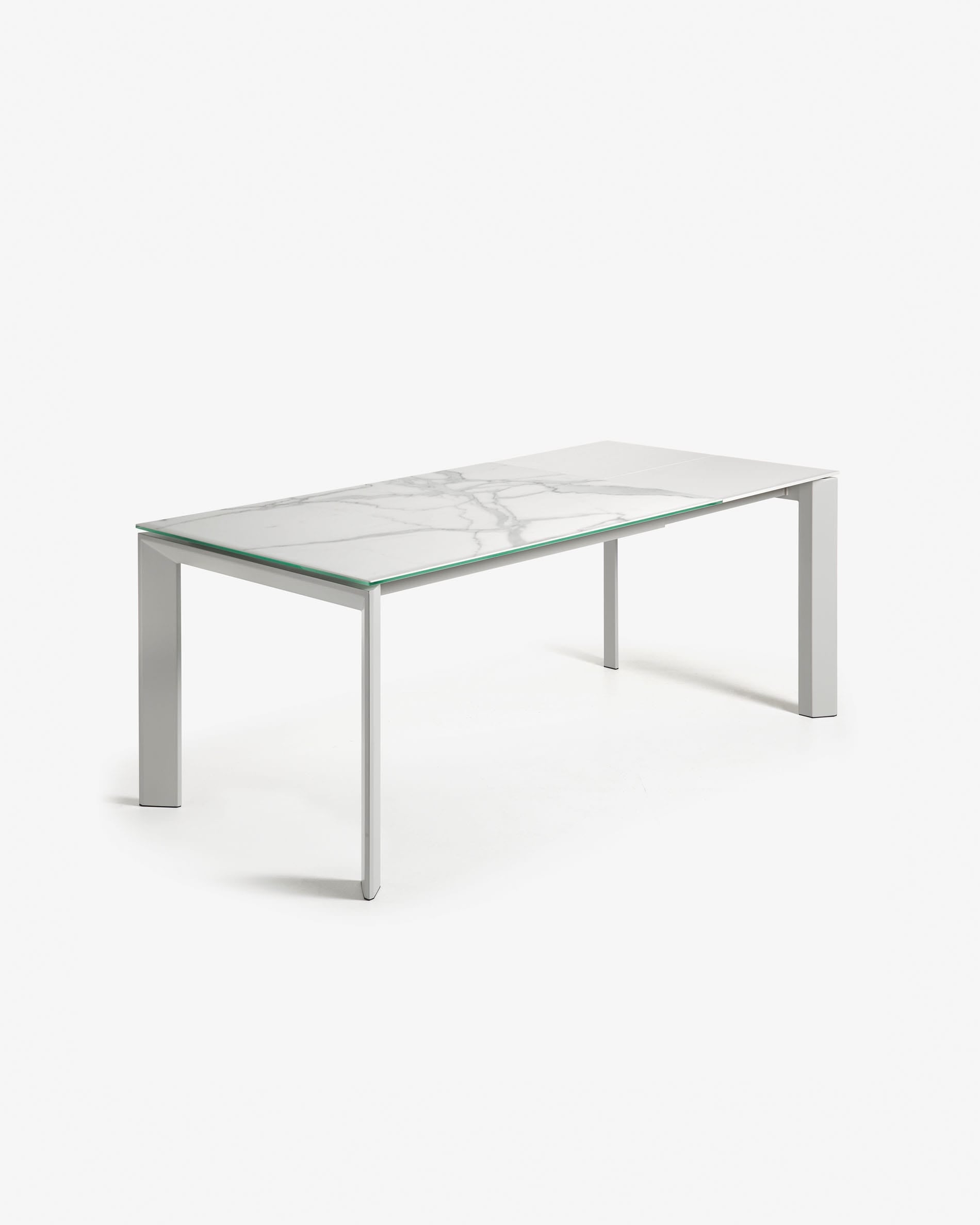 Axis Ausziehtisch Feinsteinzeug mit Kalos Blanco Finish Beine in Grau 160 (220) cm in Weiß präsentiert im Onlineshop von KAQTU Design AG. Esstisch ist von Kave Home