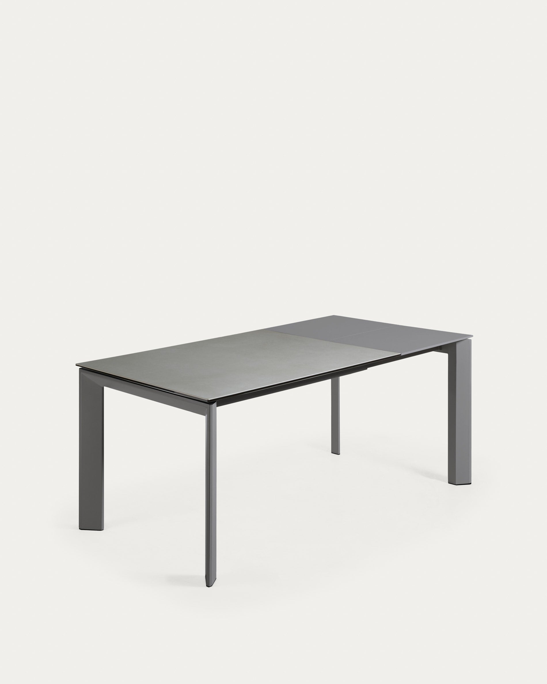 Axis Ausziehtisch Feinsteinzeug Hydra Plomo Finish und Stahlbeine Anthrazit 120 (180) cm  in Grau präsentiert im Onlineshop von KAQTU Design AG. Esstisch ist von Kave Home