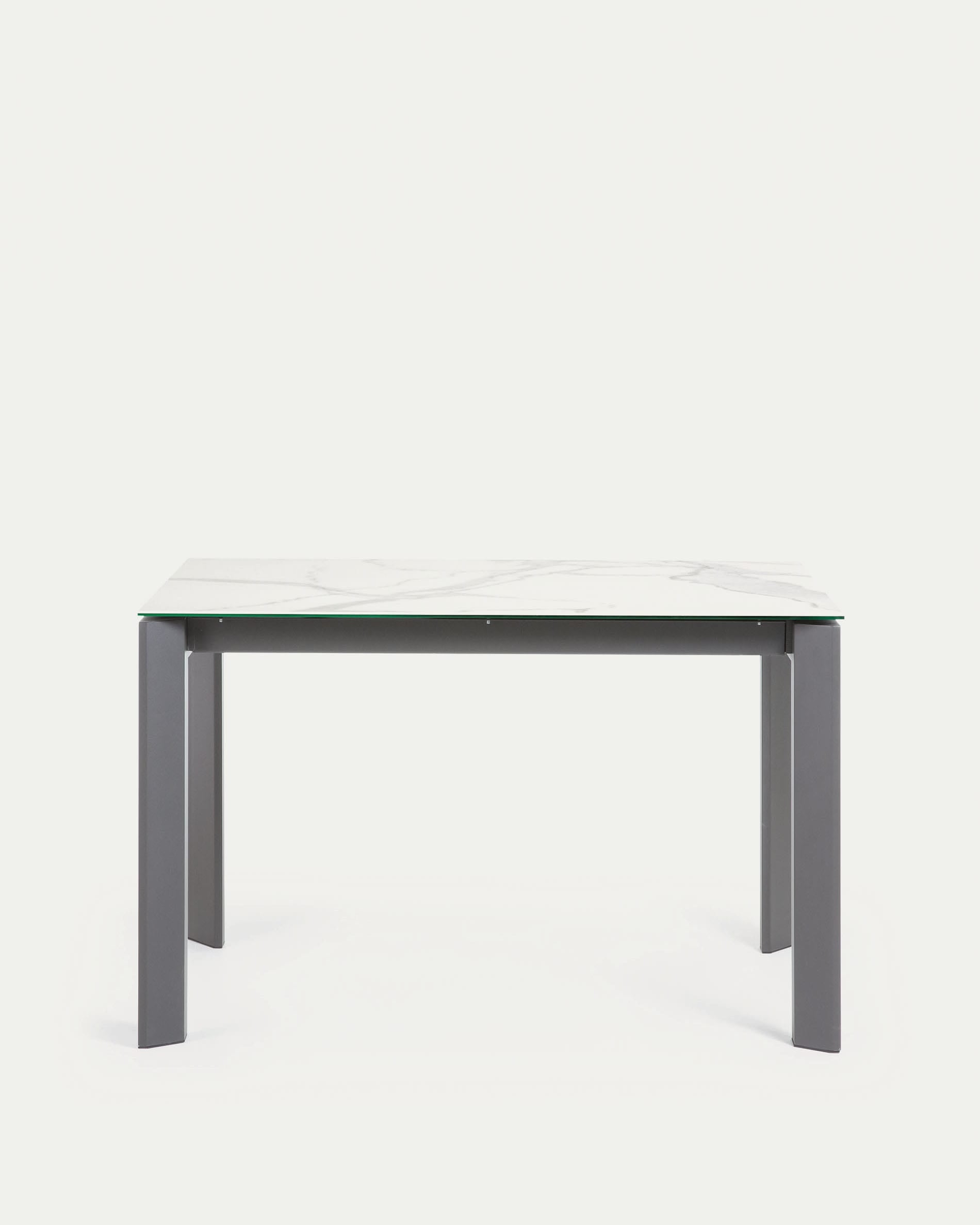 Axis Ausziehtisch Feinsteinzeug mit Finish in Kalos Weiss und Beine in Dunkelgrau 120 (180) cm in Weiß präsentiert im Onlineshop von KAQTU Design AG. Esstisch ist von Kave Home