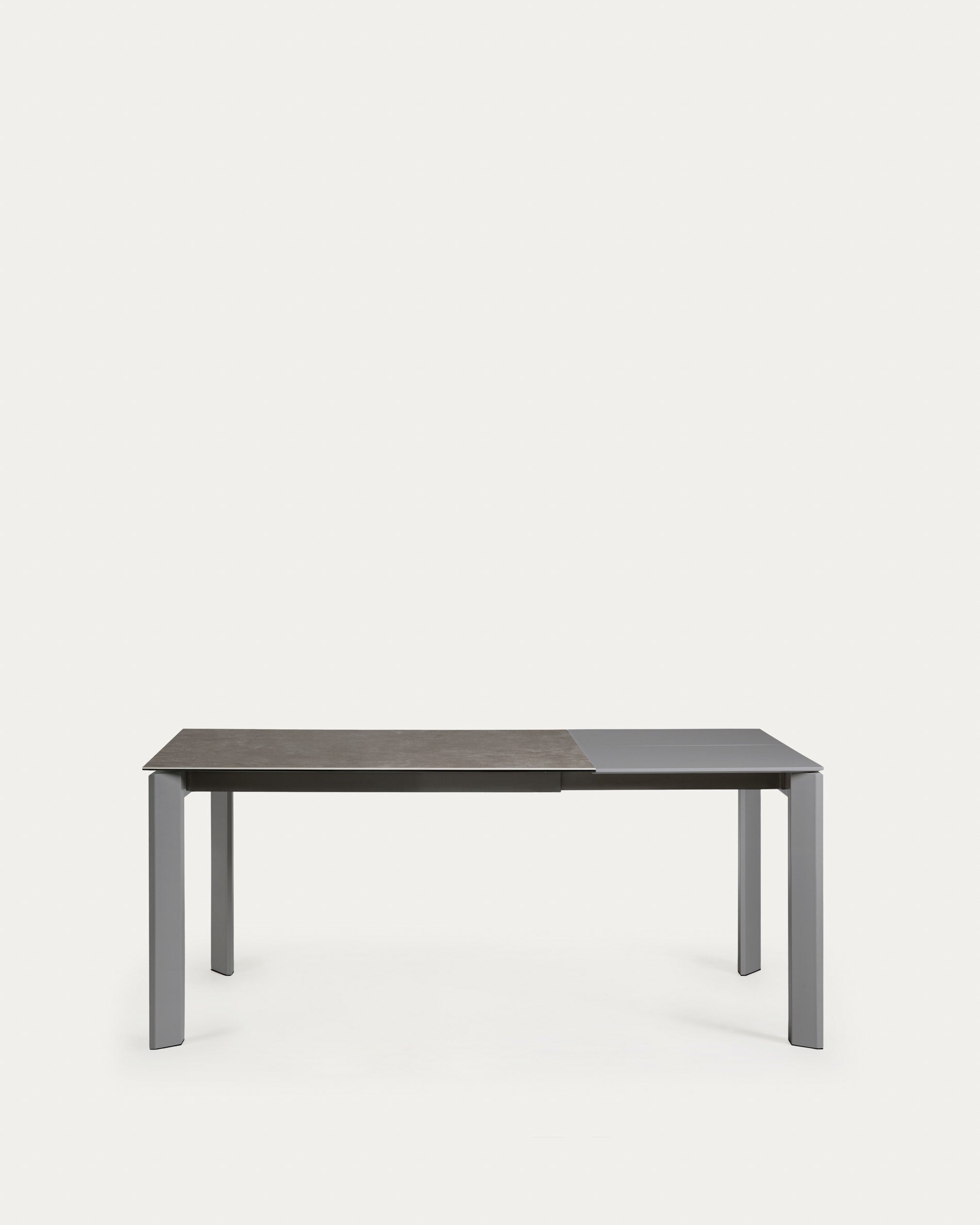 Axis Ausziehtisch Feinsteinzeug Vulcano Ceniza Finish Stahlbeine Anthrazit  120(180)cm in Grau präsentiert im Onlineshop von KAQTU Design AG. Esstisch ist von Kave Home