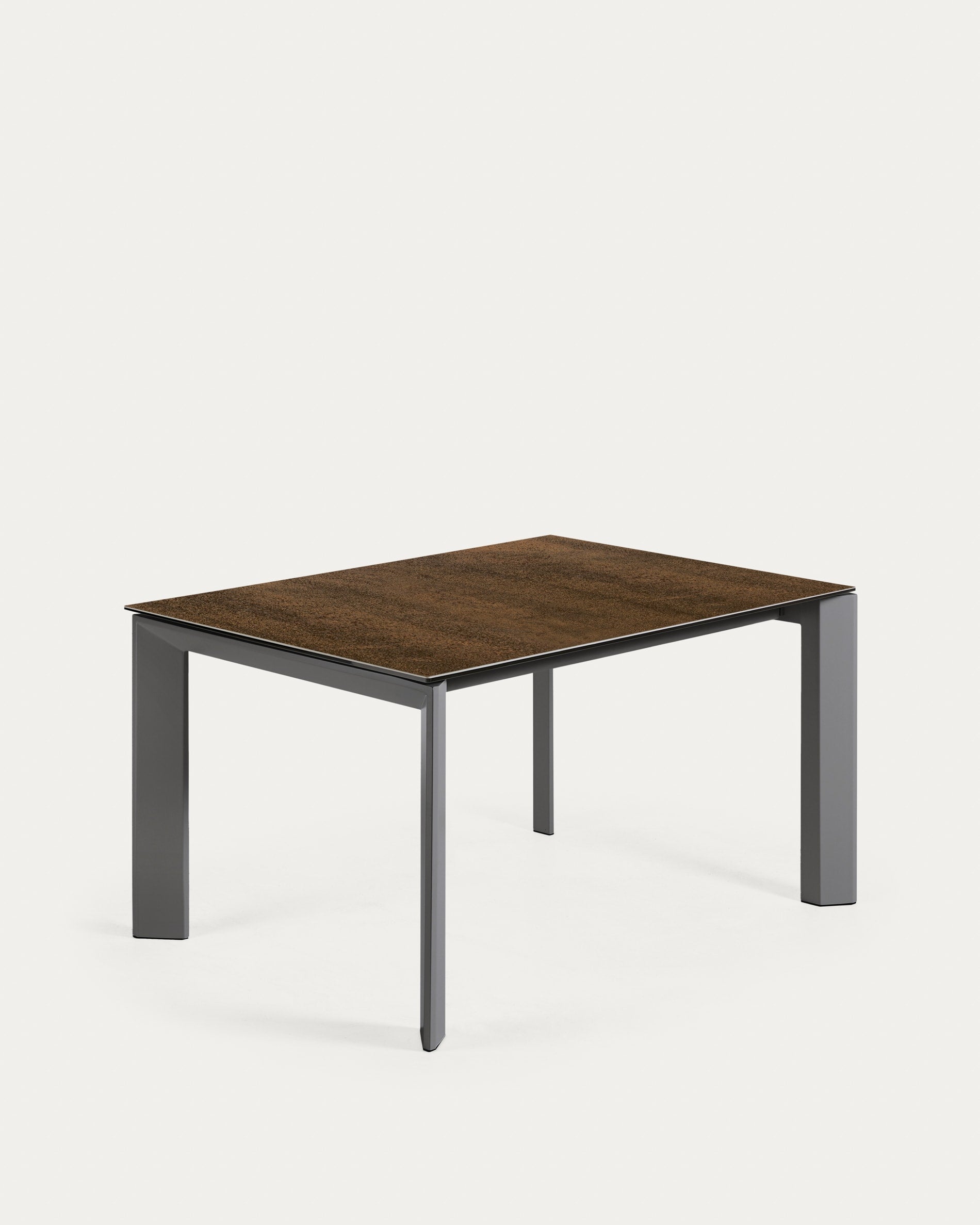 Axis Ausziehtisch Feinsteinzeug mit Iron Corten Finish und Beine in Dunkelgrau 140 (200) cm in Braun präsentiert im Onlineshop von KAQTU Design AG. Esstisch ist von Kave Home