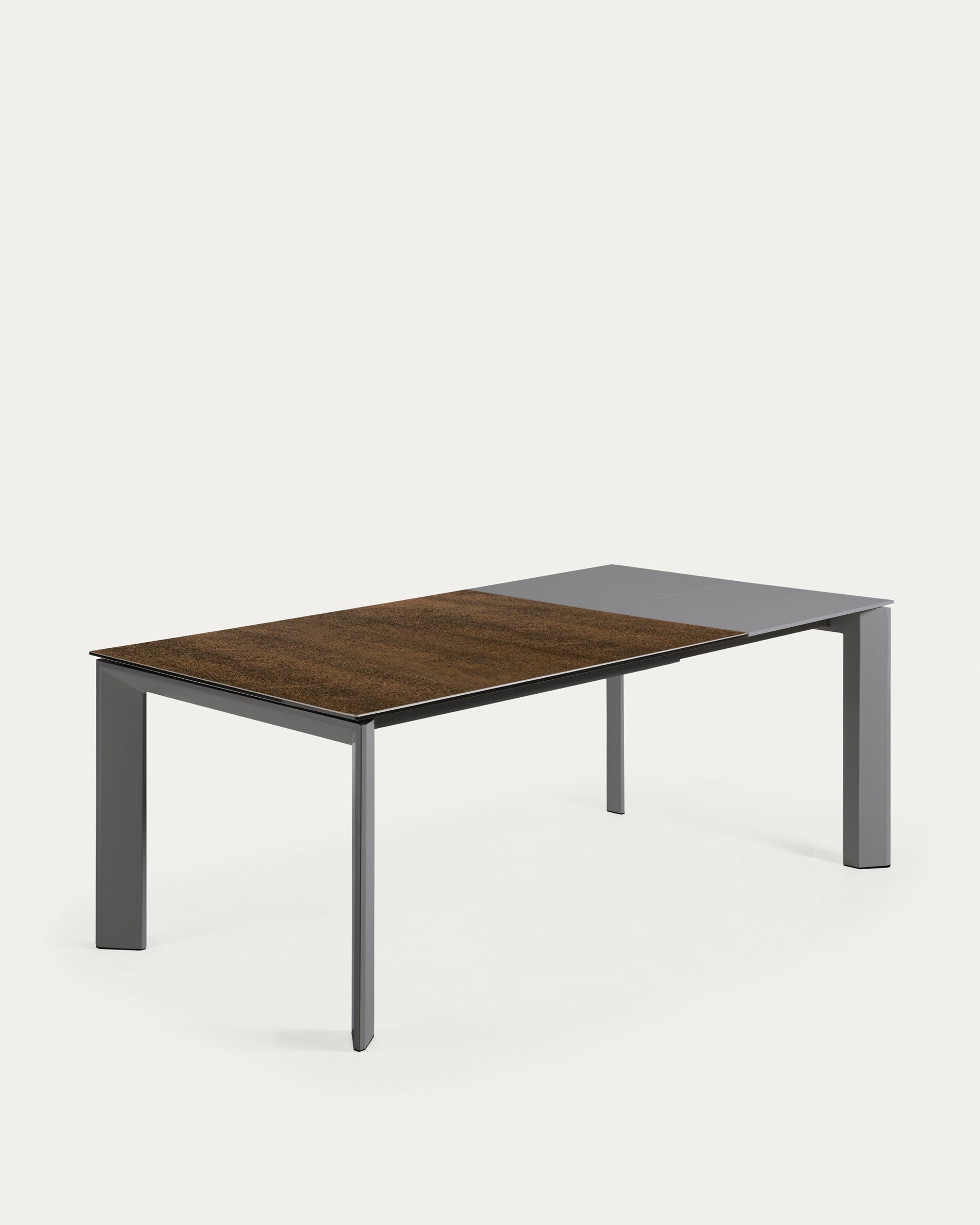 Axis Ausziehtisch Feinsteinzeug mit Iron Corten Finish und Beine in Dunkelgrau 140 (200) cm in Braun präsentiert im Onlineshop von KAQTU Design AG. Esstisch ist von Kave Home