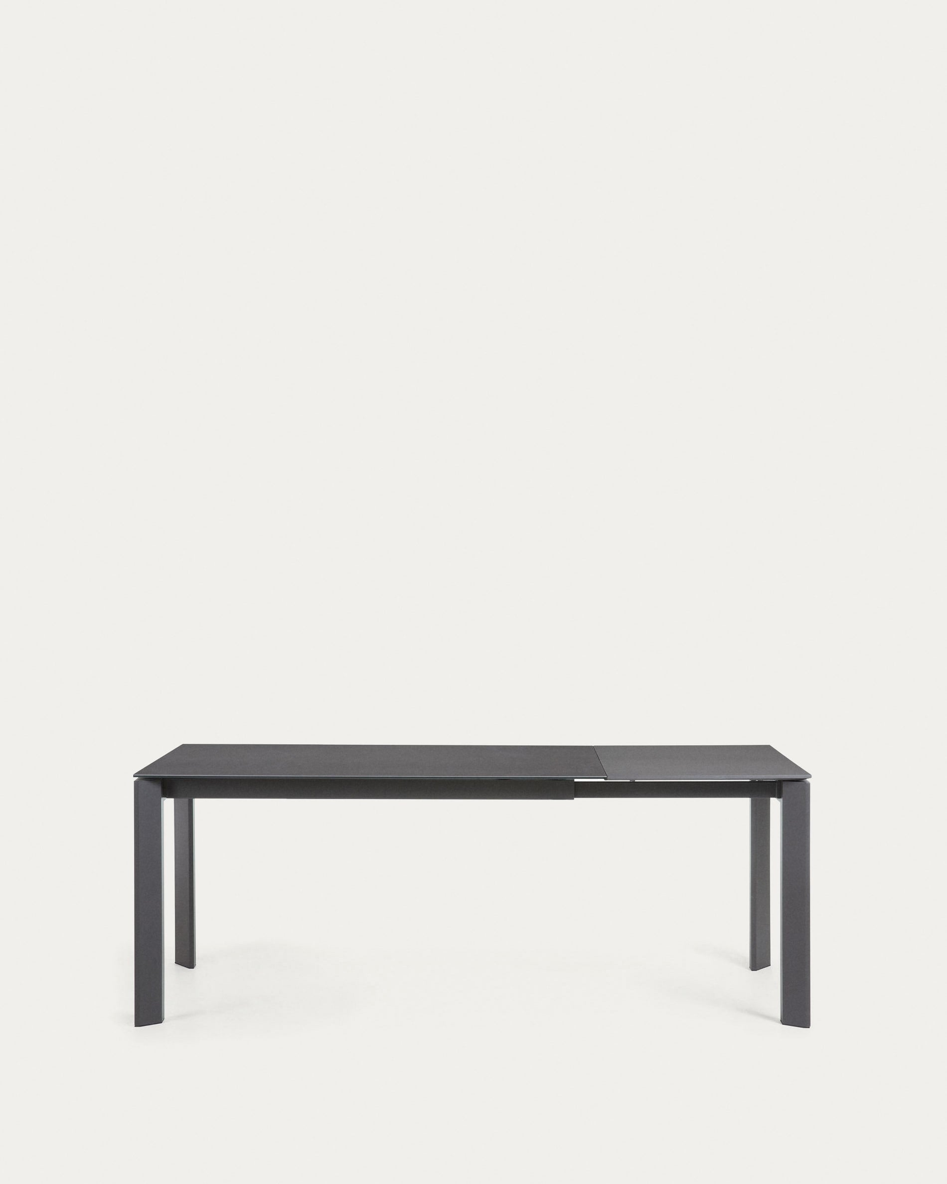 Axis Ausziehtisch Feinsteinzeug mit Vulcano Roca Finish Stahlbeine in Dunkelgrau 140 (200) cm in Grau präsentiert im Onlineshop von KAQTU Design AG. Esstisch ist von Kave Home