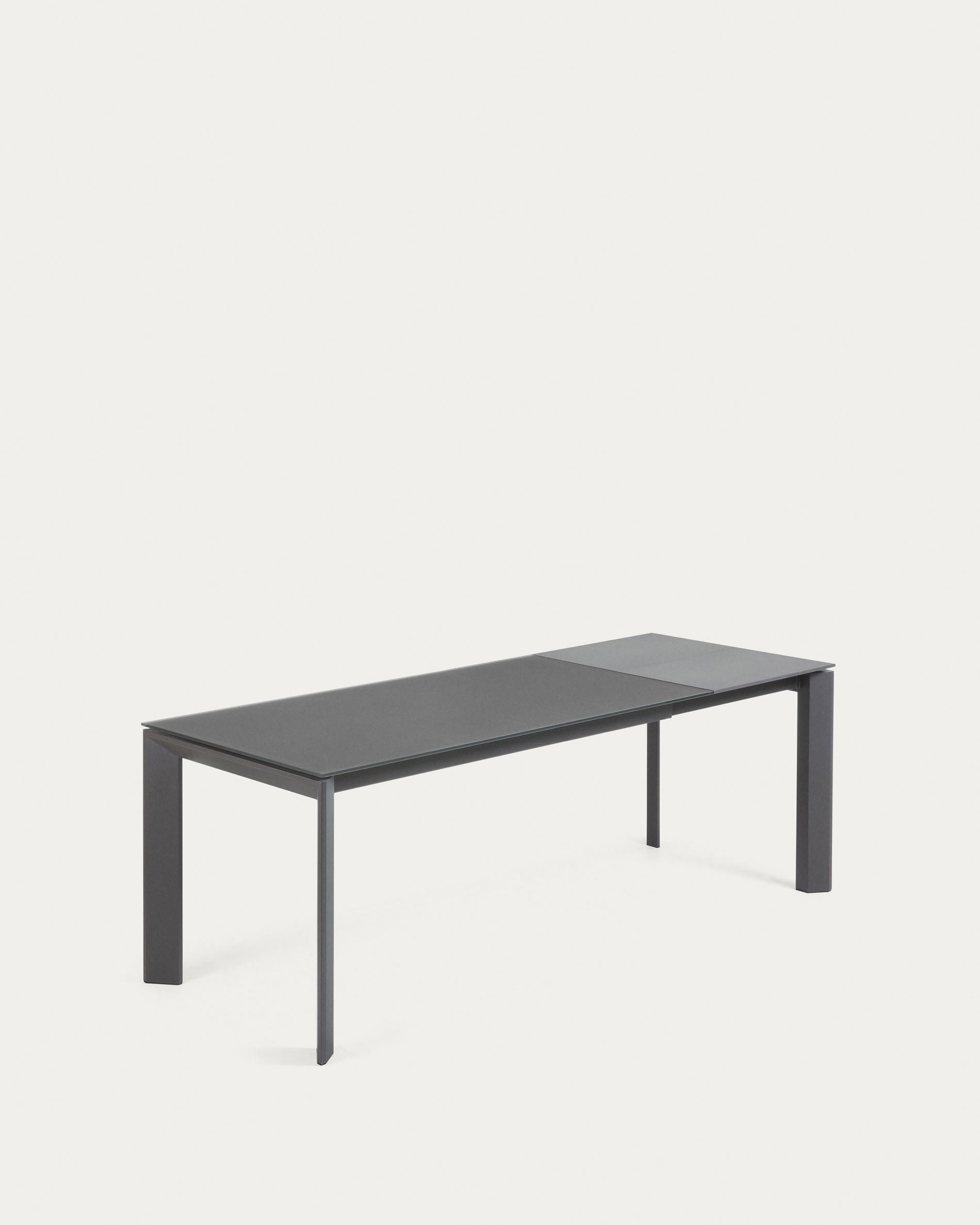 Axis Ausziehtisch aus Glas grau und Stahlbeine mit Finish in Dunkelgrau 160 (220) cm in Grau präsentiert im Onlineshop von KAQTU Design AG. Esstisch ist von Kave Home