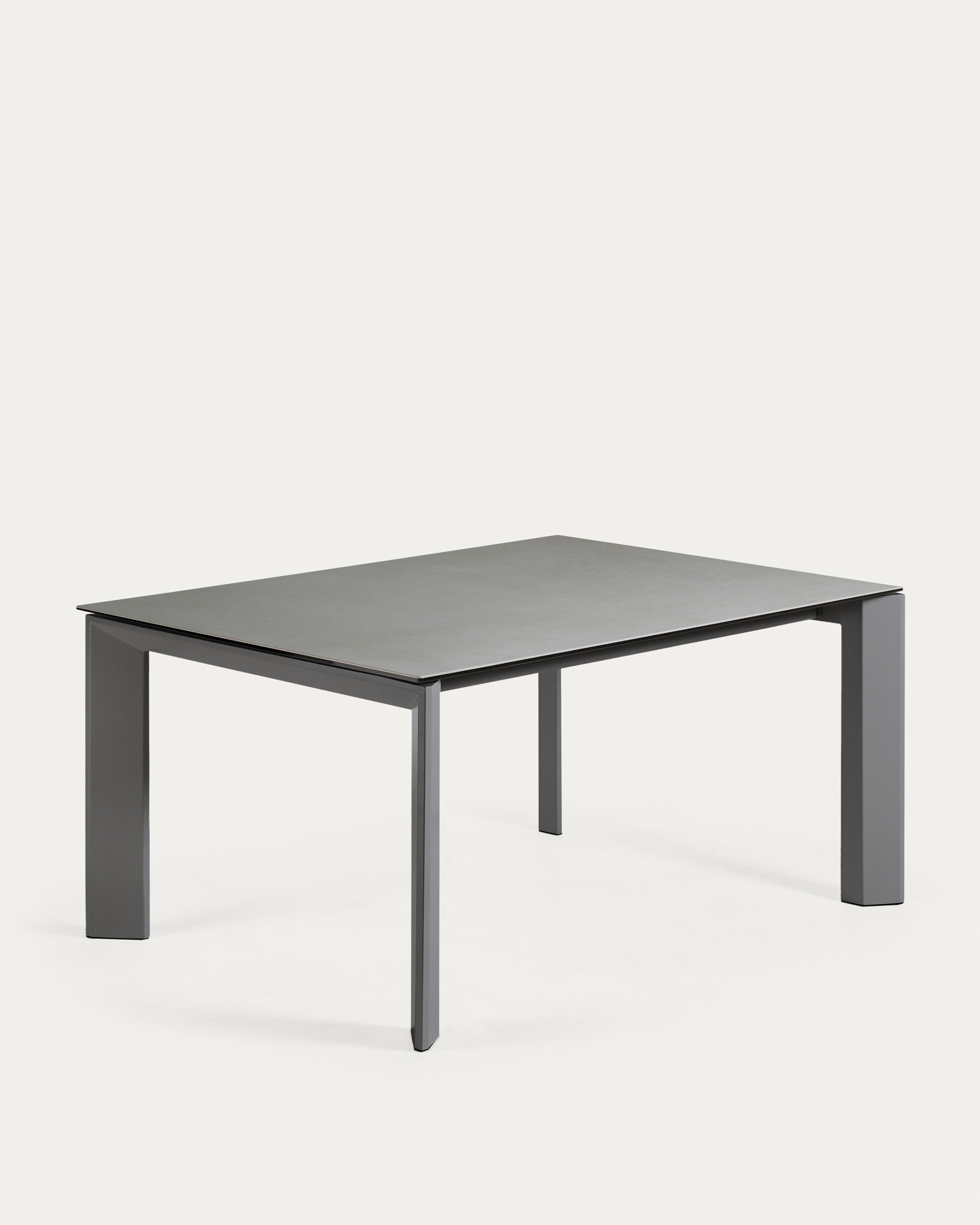 Axis Ausziehtisch Feinsteinzeug mit Hydra Plomo Finish Beine in Anthrazit 160 (220) cm in Grau präsentiert im Onlineshop von KAQTU Design AG. Esstisch ist von Kave Home