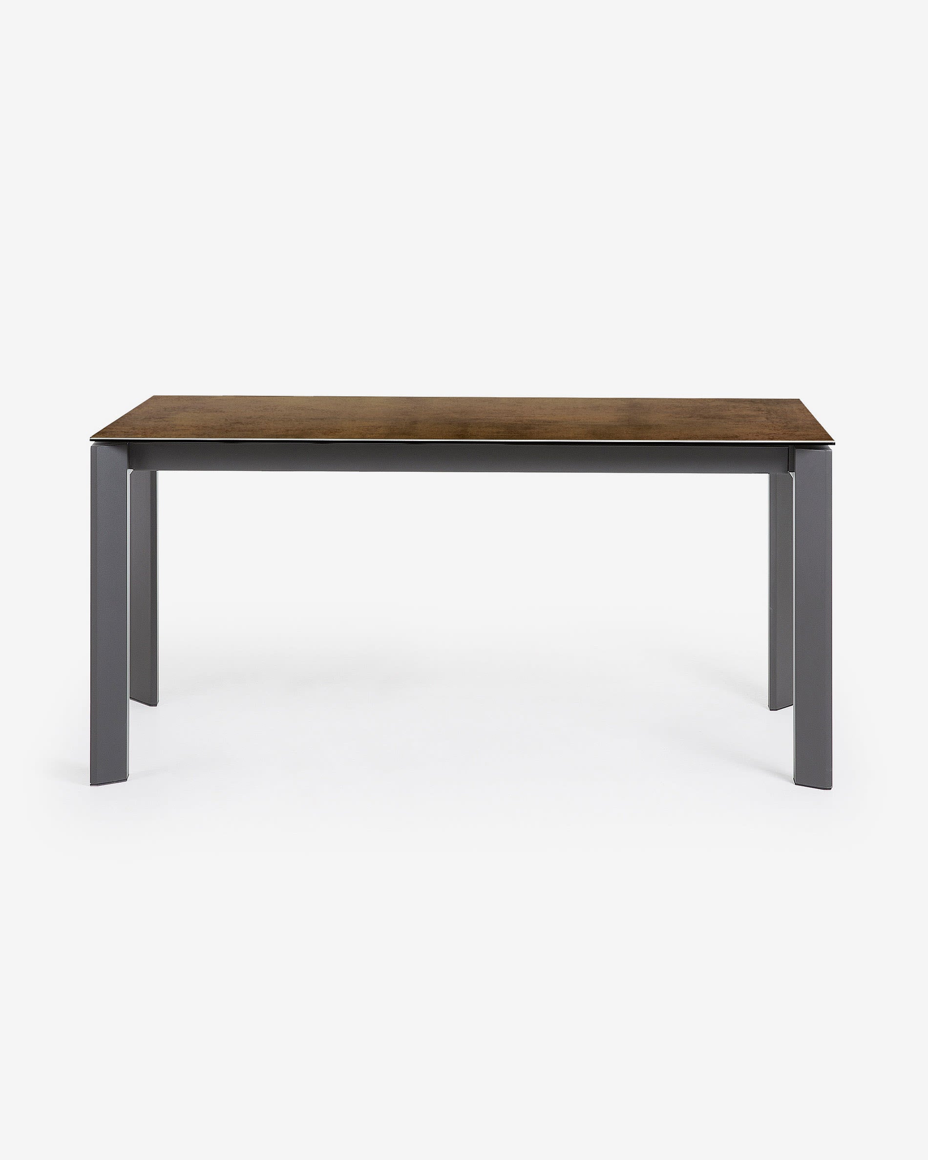 Axis Ausziehtisch Feinsteinzeug mit Iron Corten Finish Beine in Dunkelgrau 160 (220) cm in Braun präsentiert im Onlineshop von KAQTU Design AG. Esstisch ist von Kave Home