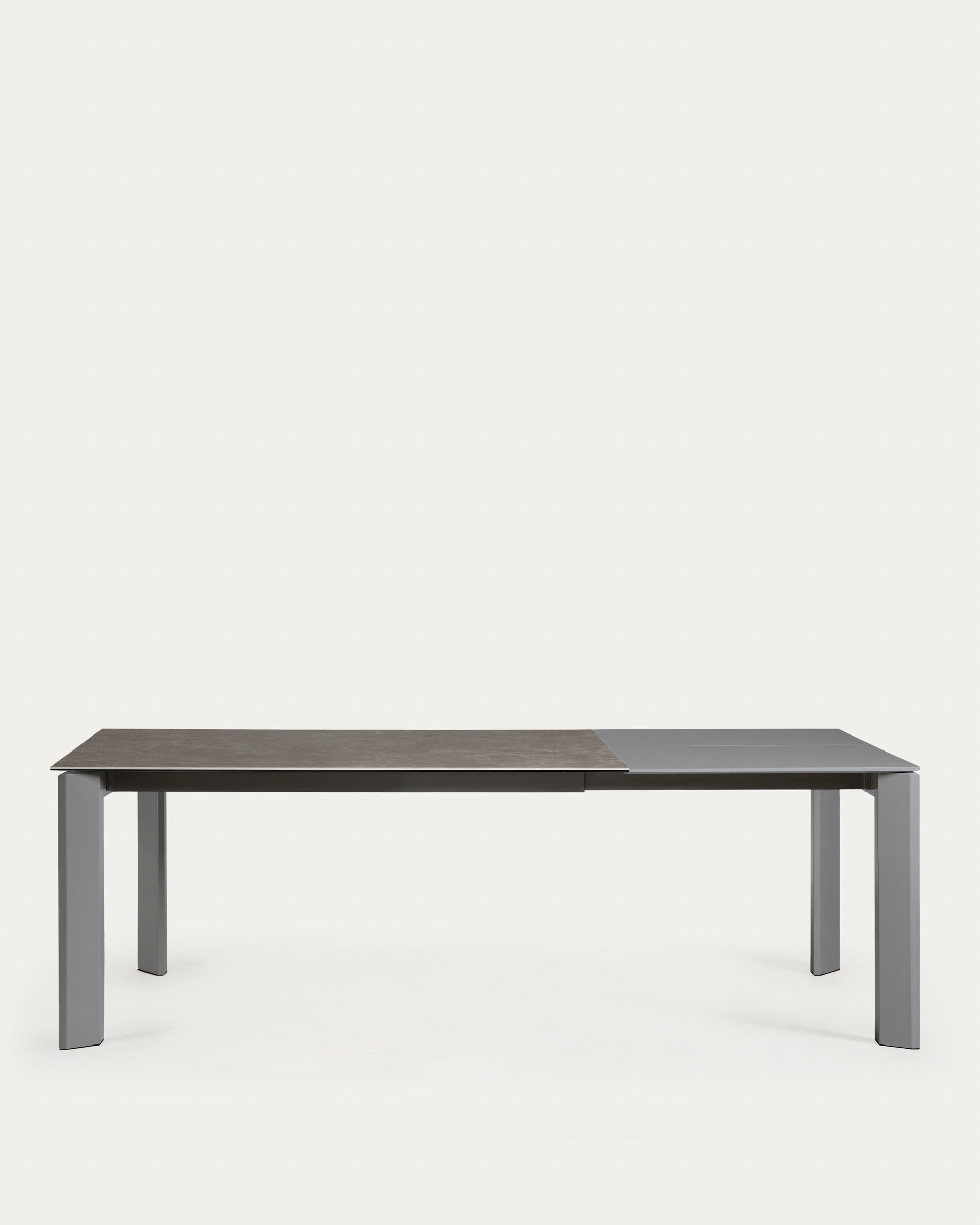 Axis Feinsteinzeug Vulcano Ceniza Finish Stahlbeine anthrazit 160 (220) cm  in Grau präsentiert im Onlineshop von KAQTU Design AG. Esstisch ist von Kave Home