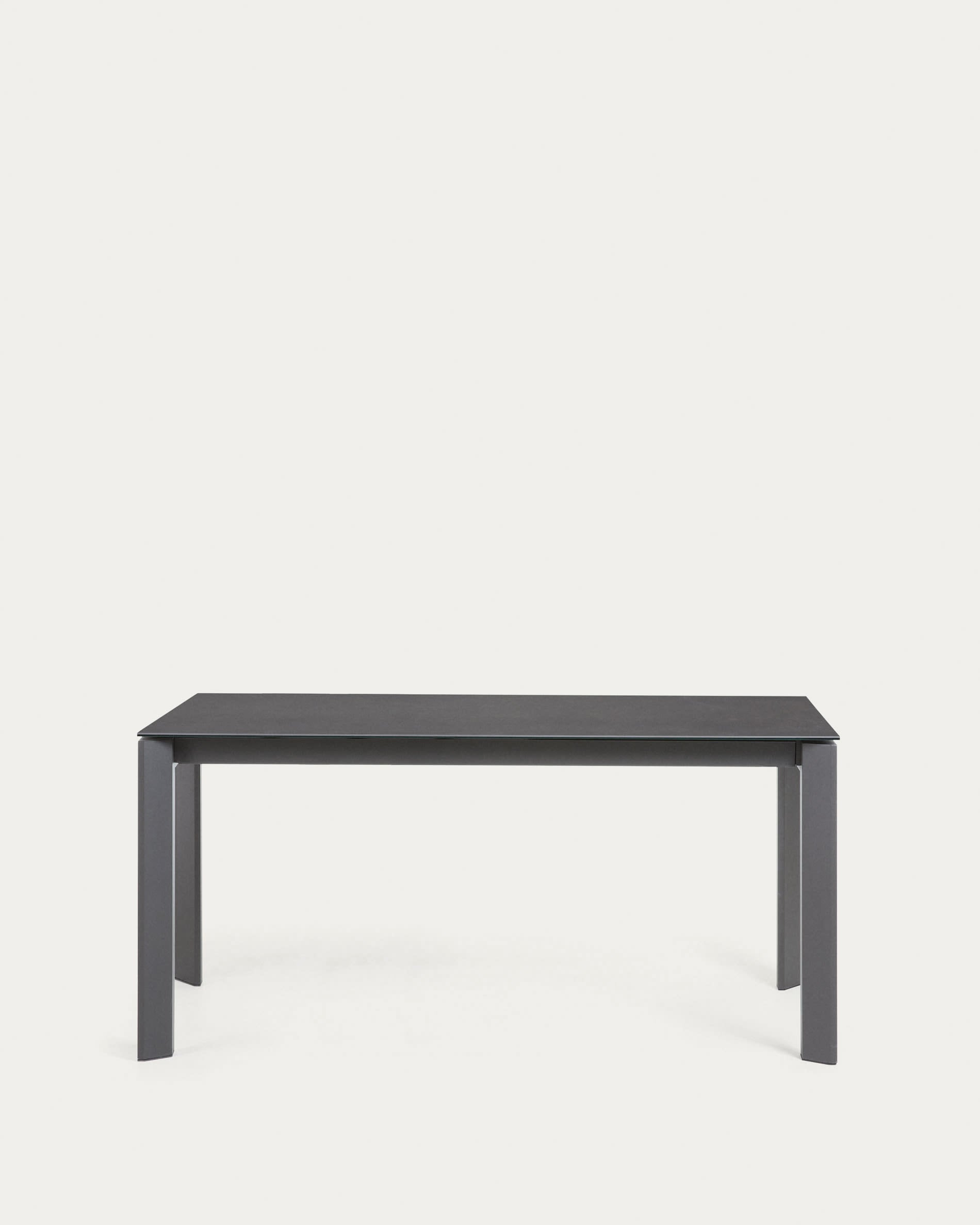 Axis Ausziehtisch Feinsteinzeug mit Vulcano Roca Finish Beine in Dunkelgrau 160 (220) cm in Grau präsentiert im Onlineshop von KAQTU Design AG. Esstisch ist von Kave Home