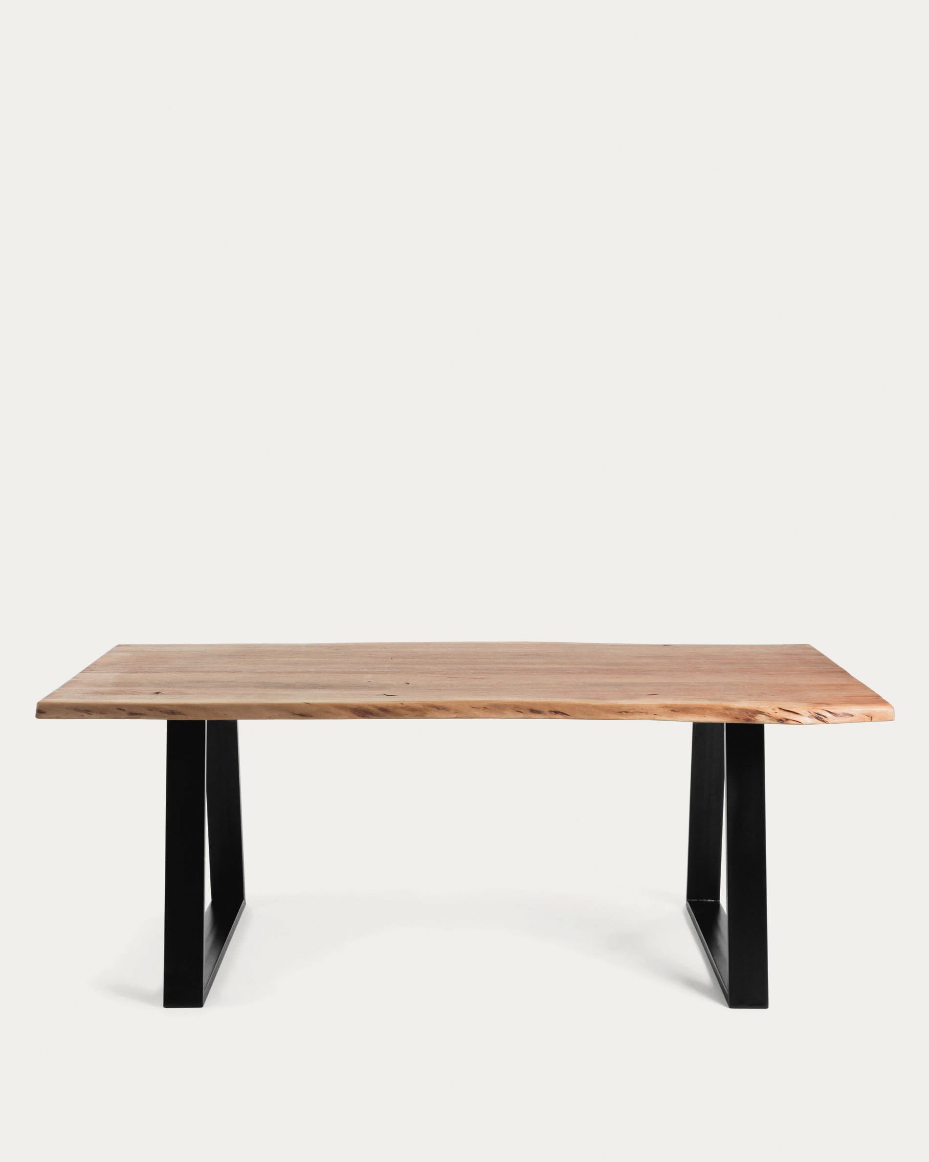 Alaia Tisch 200 x 95 cm aus massivem Akazienholz und schwarzen Stahlbeinen in Braun präsentiert im Onlineshop von KAQTU Design AG. Esstisch ist von Kave Home