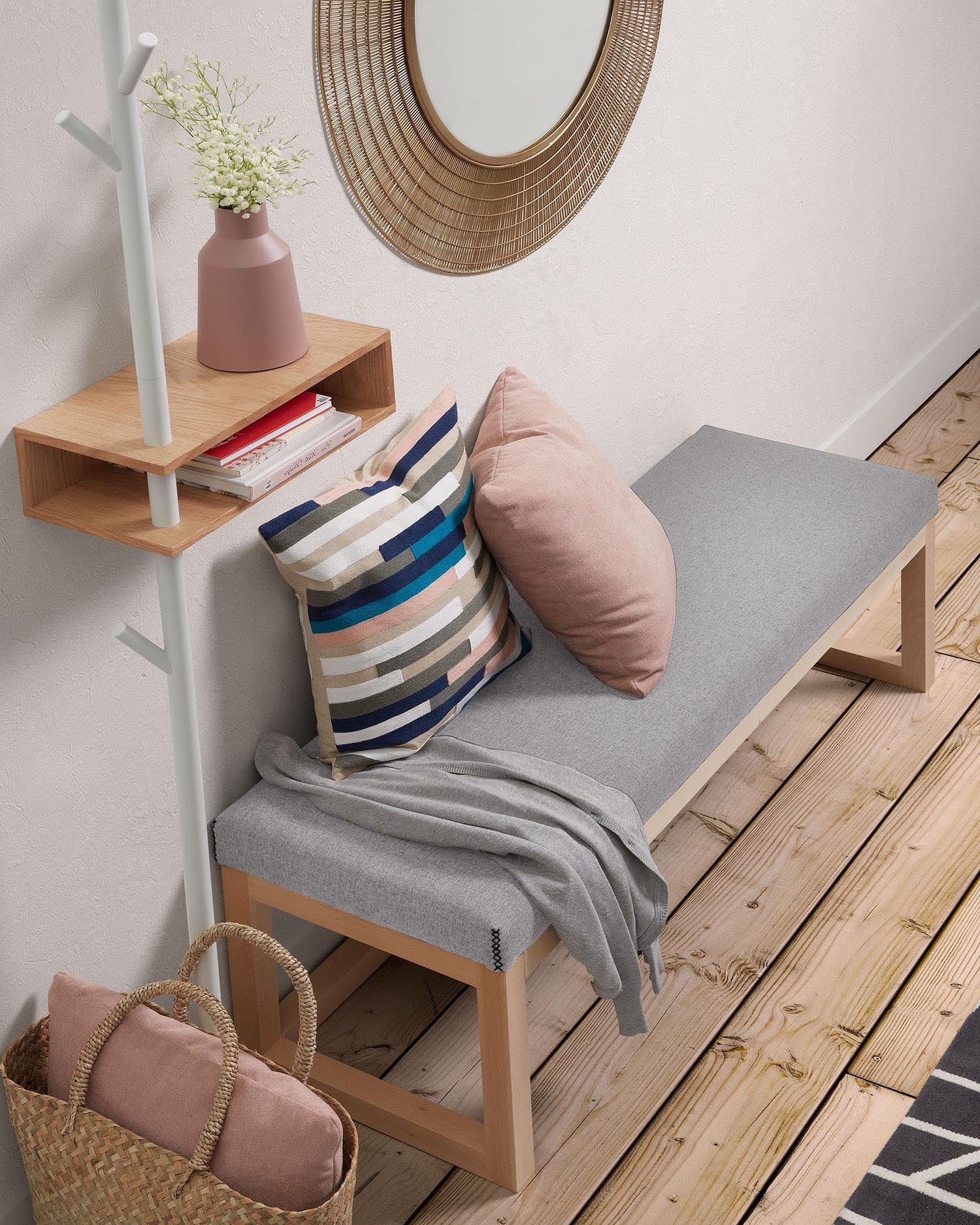 Loya Polsterbank grau und massives Buchenholz 128 cm in Grau präsentiert im Onlineshop von KAQTU Design AG. Sitzbank ist von Kave Home