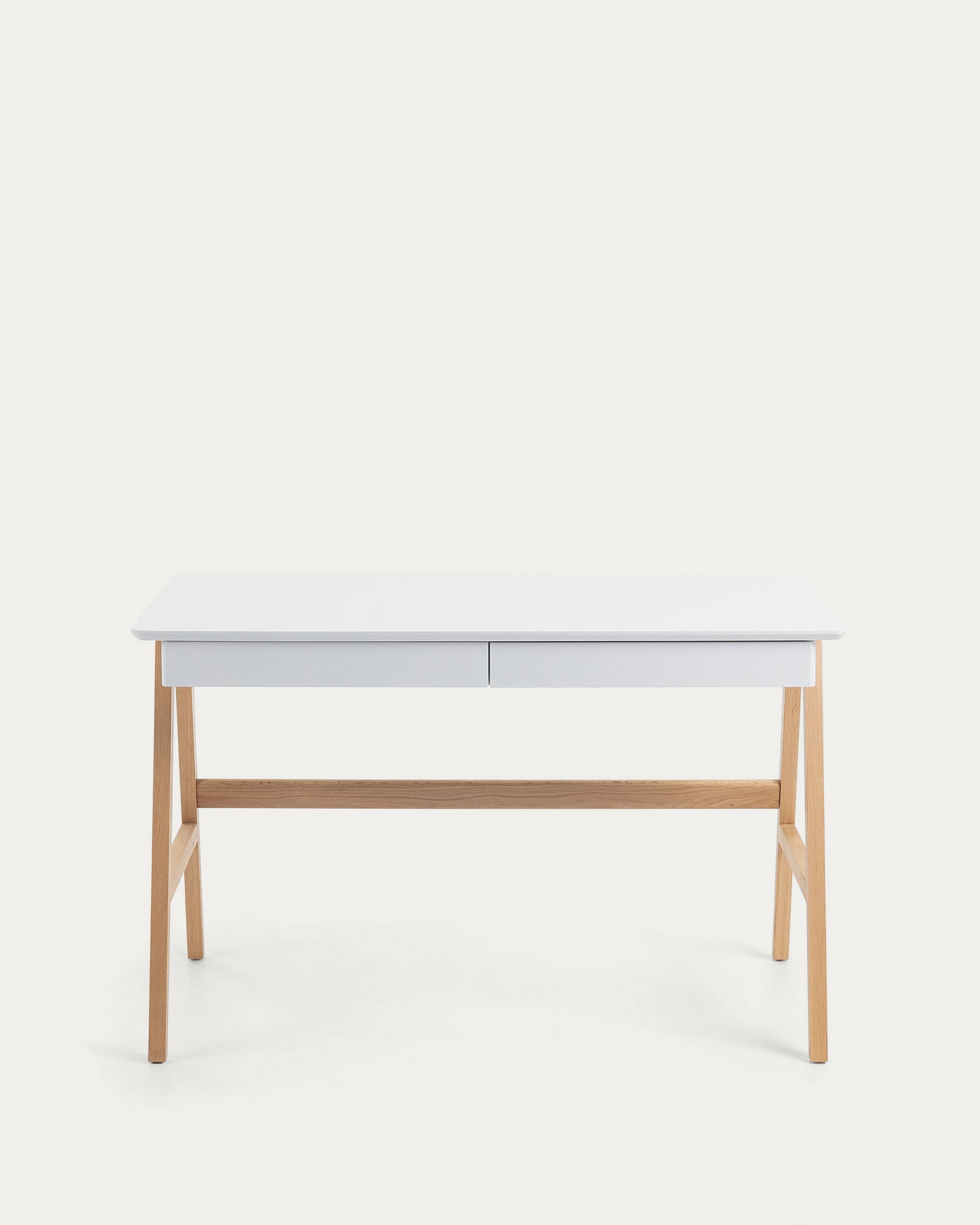 Dyana Tisch weiss lackiertes MDF und Beine aus massiver Esche in Braun präsentiert im Onlineshop von KAQTU Design AG. Esstisch ist von Kave Home