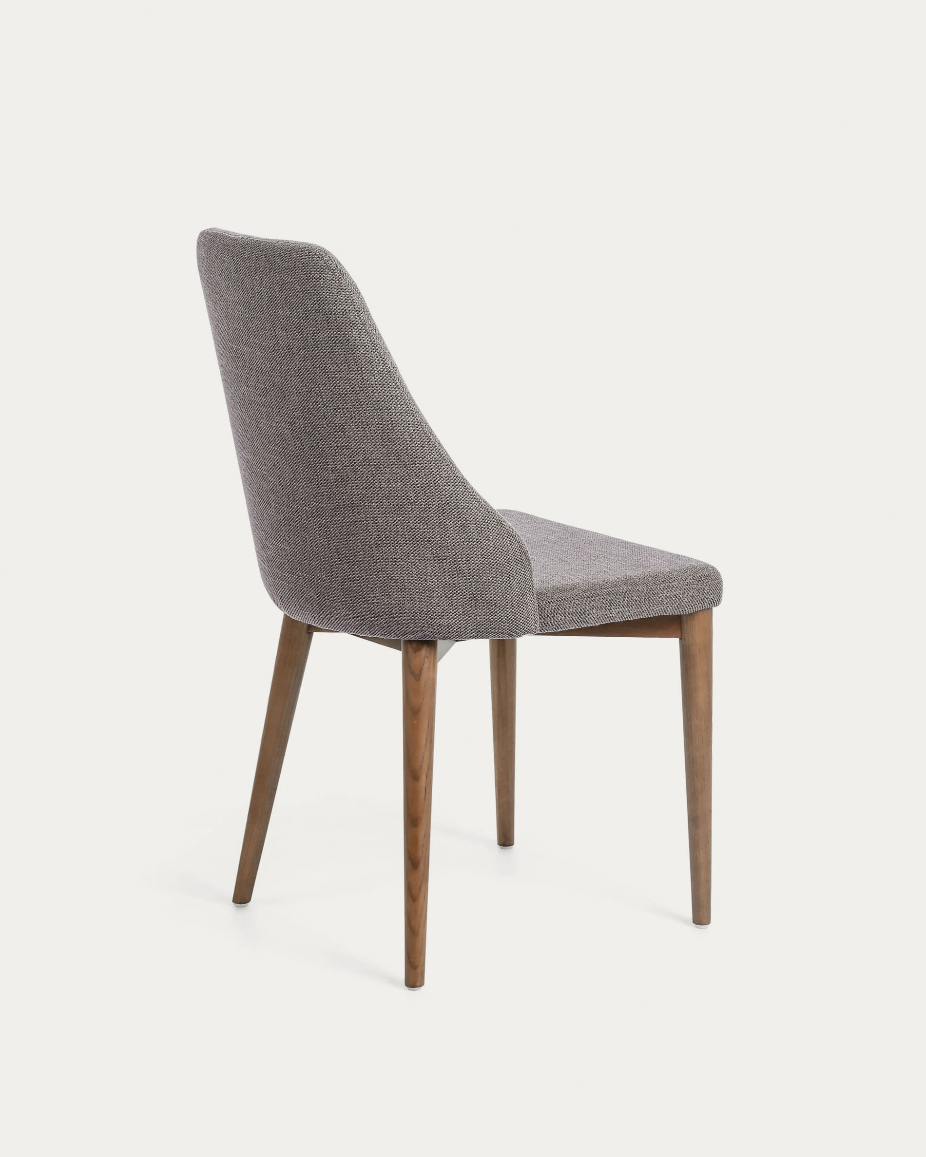 Rosie Stuhl hellgrau Beine aus massivem Eschenholz mit dunklem Finish in Grau präsentiert im Onlineshop von KAQTU Design AG. Stuhl ist von Kave Home